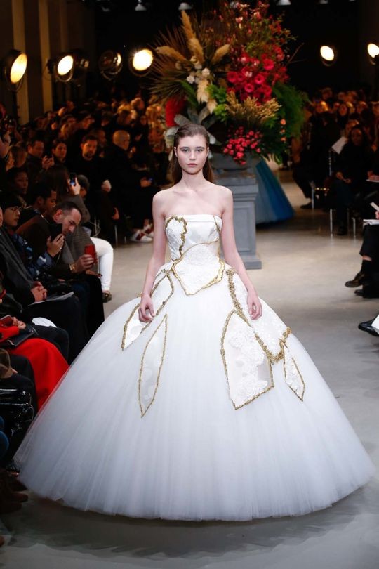Những BST nổi bật tại tuần lễ Haute Couture Xuân-Hè 2017 - ELLE VN