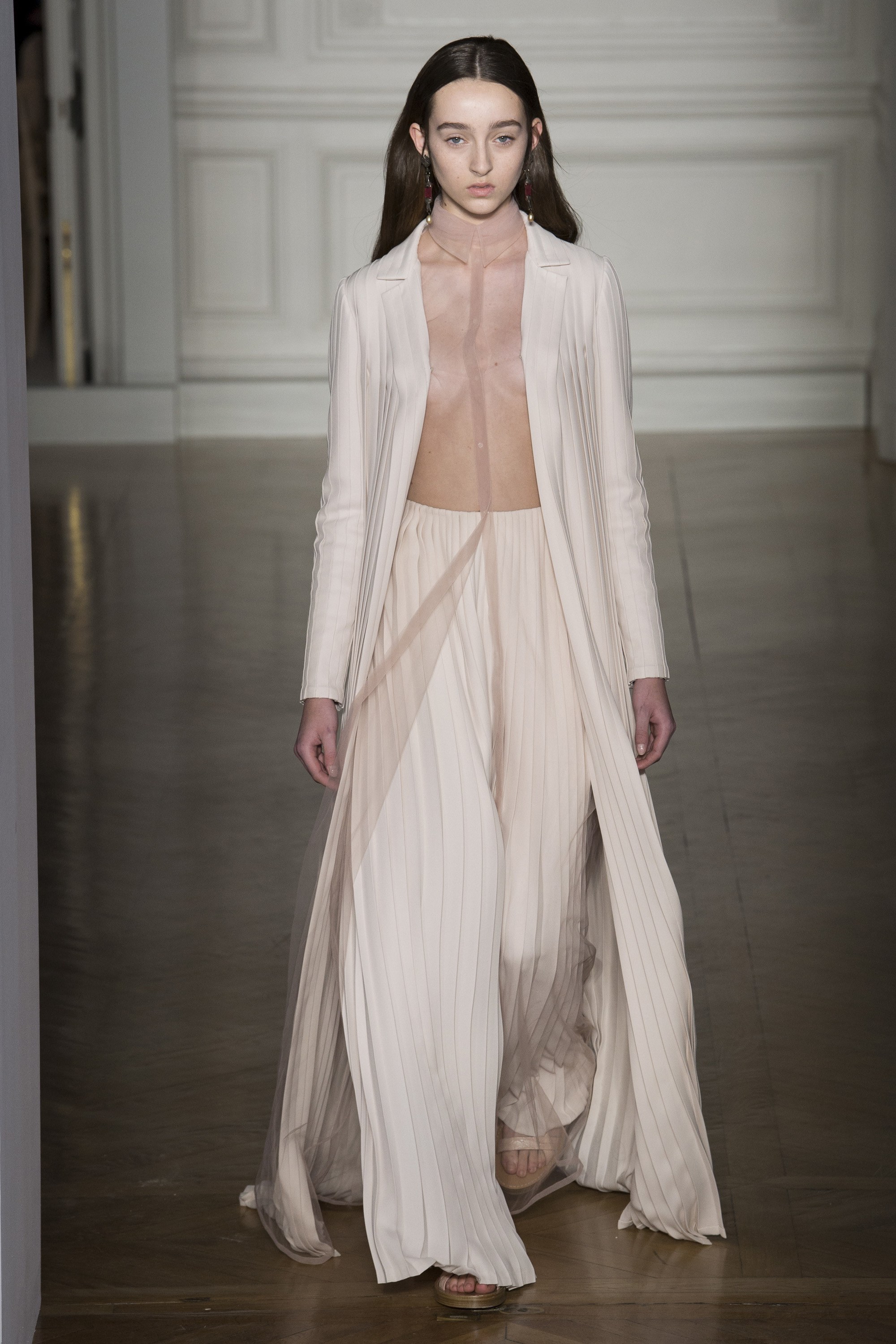 Những BST nổi bật tại tuần lễ Haute Couture Xuân-Hè 2017 - ELLE VN