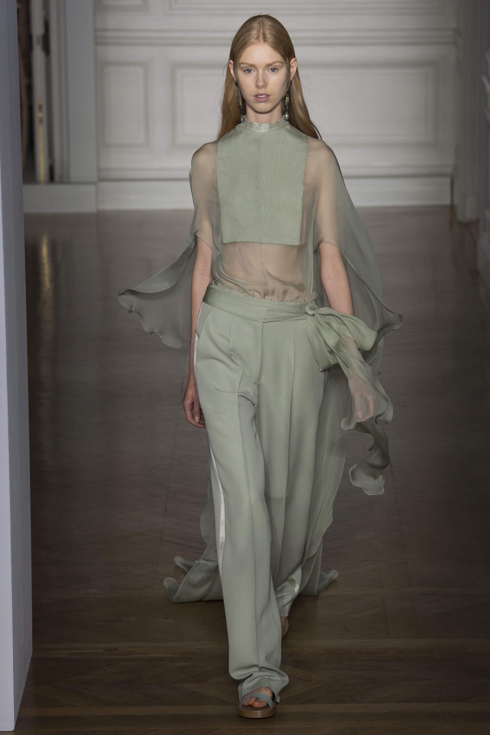 Những BST nổi bật tại tuần lễ Haute Couture Xuân-Hè 2017 - ELLE VN