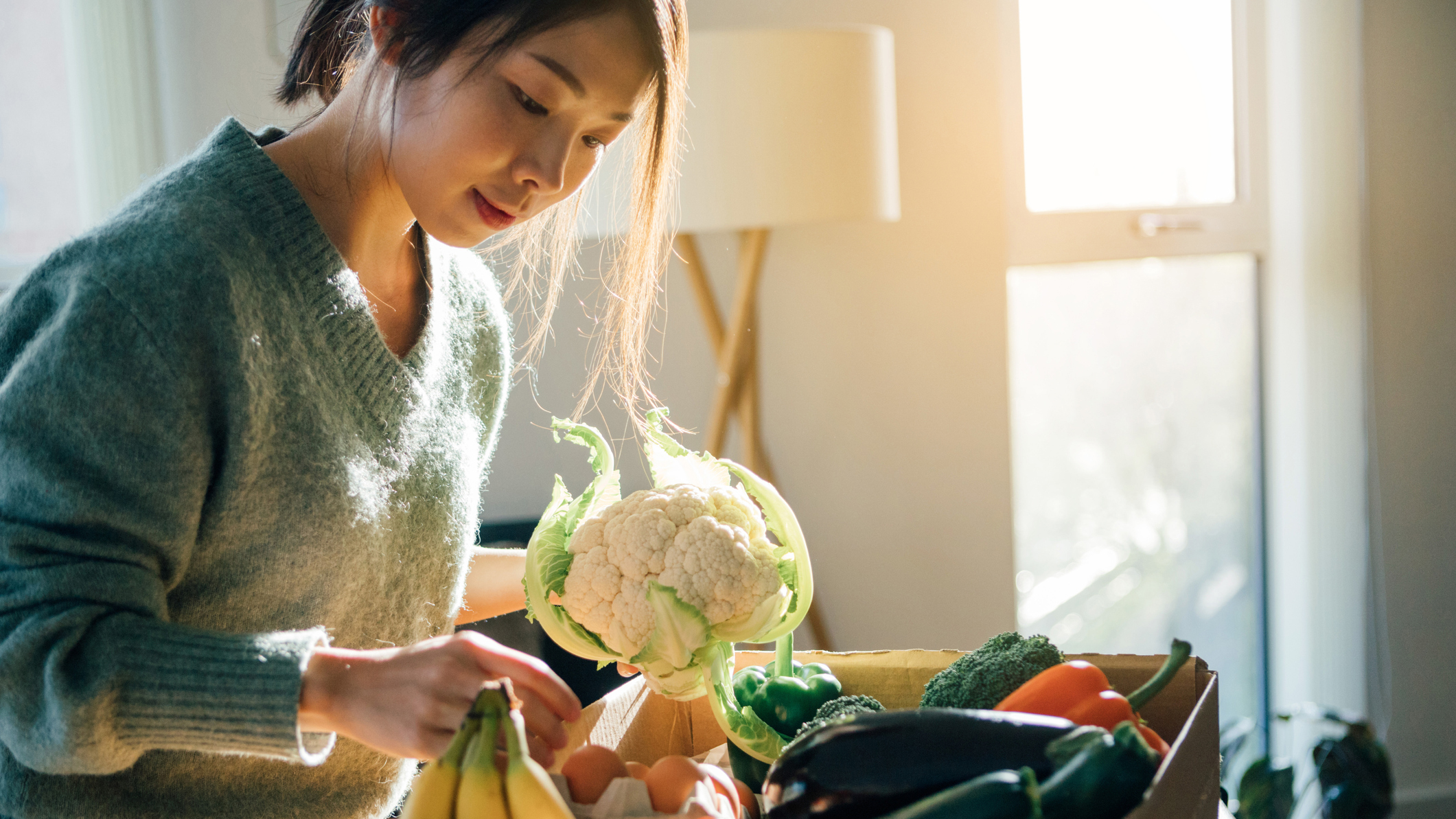 Cô gái và thực phẩm