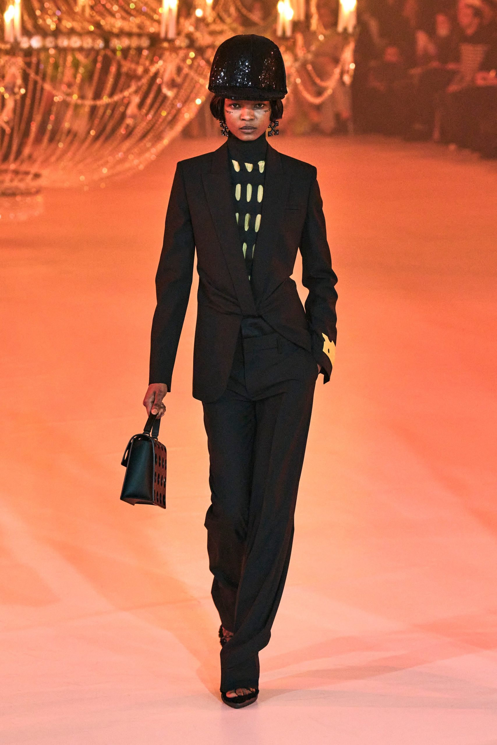 Off-White Thu Đông 2022 look 1