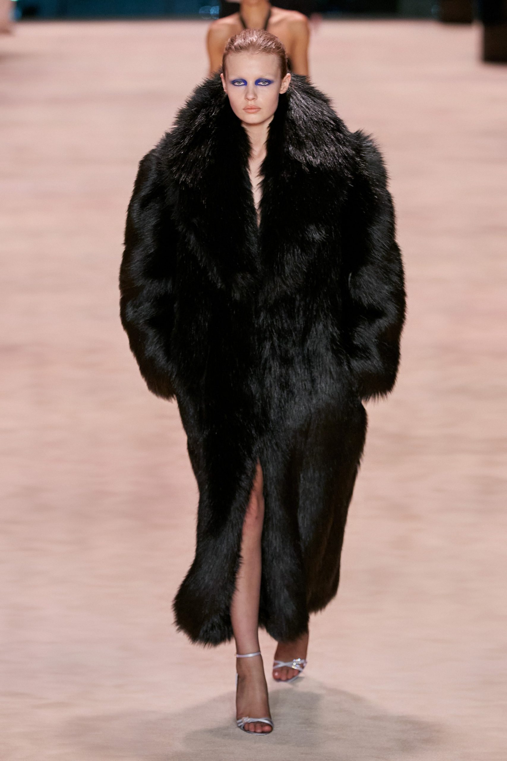 Saint Laurent ready-to-wear mùa Đông 2022 Look 43