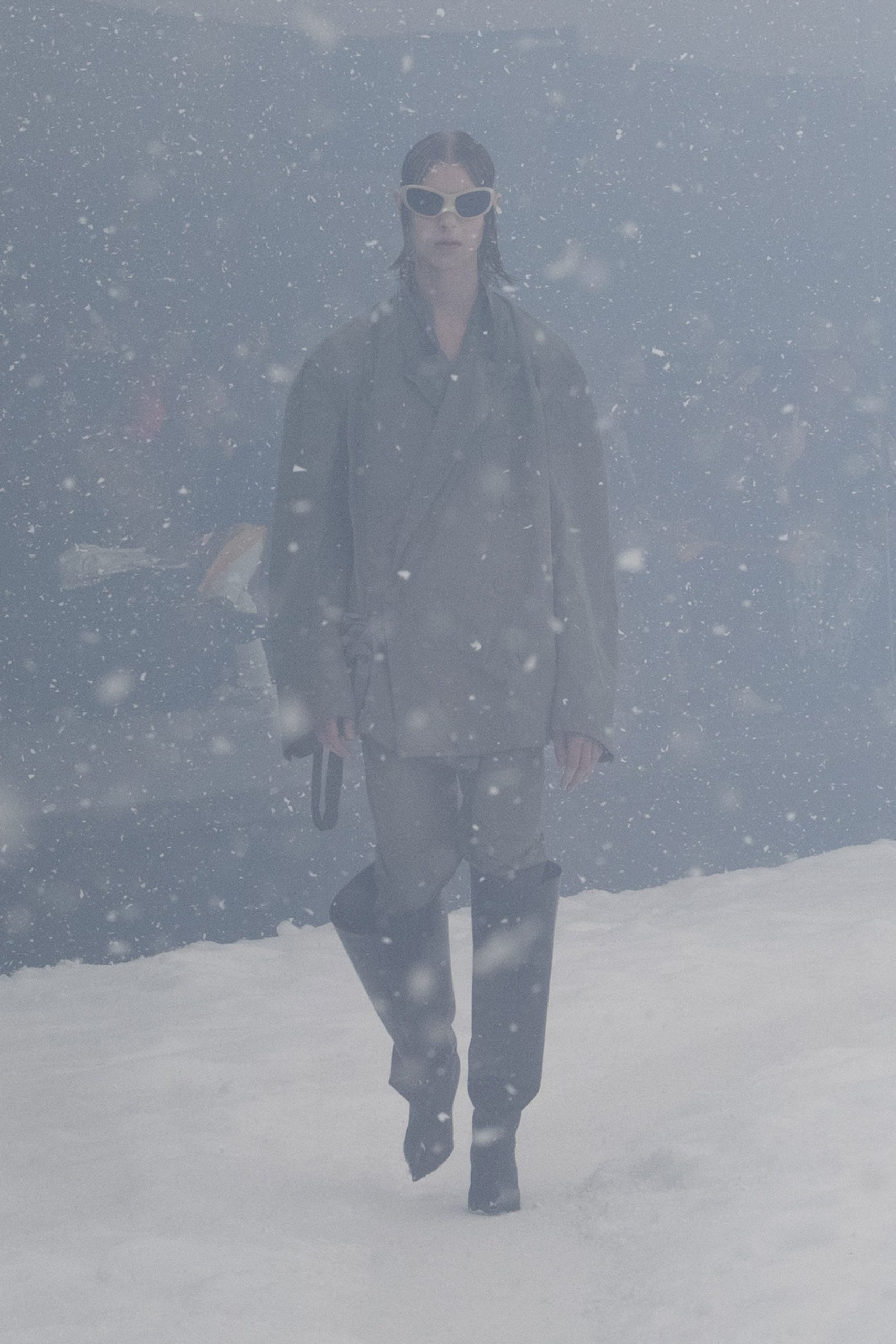 Balenciaga RTW Thu Đông 2022 look 16