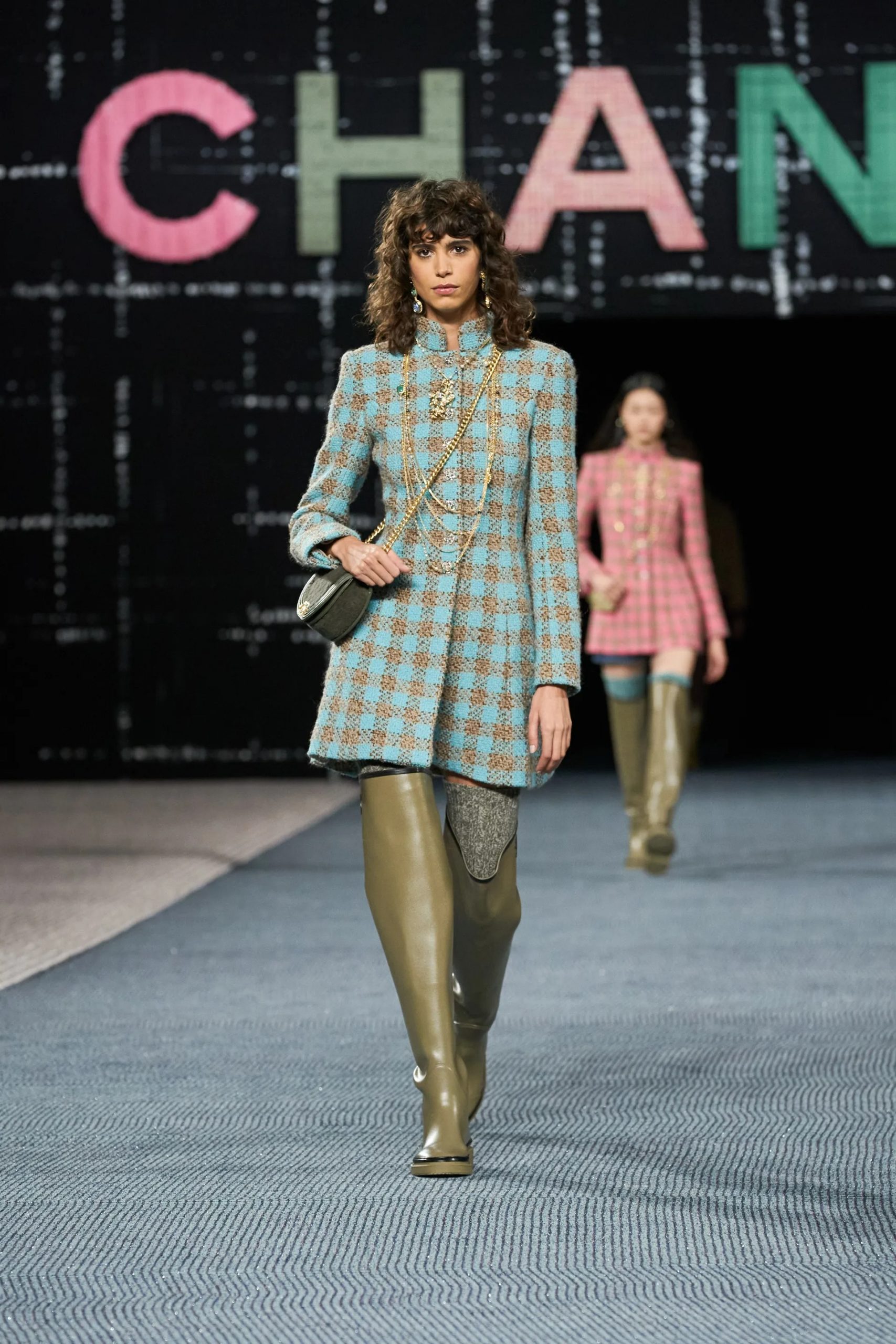 Chanel RTW Thu Đông 2022 look 3