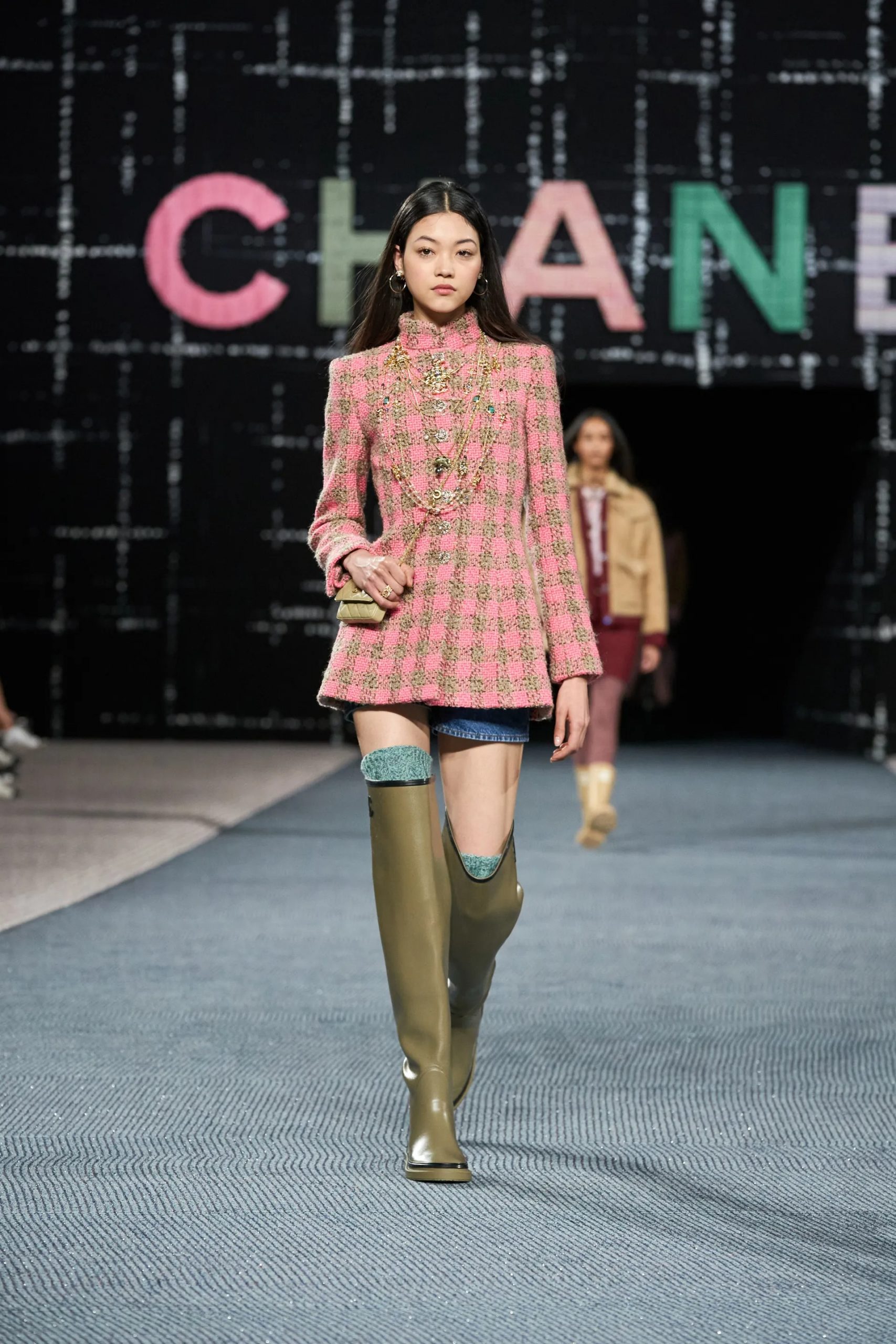 Chanel RTW Thu Đông 2022 look 4