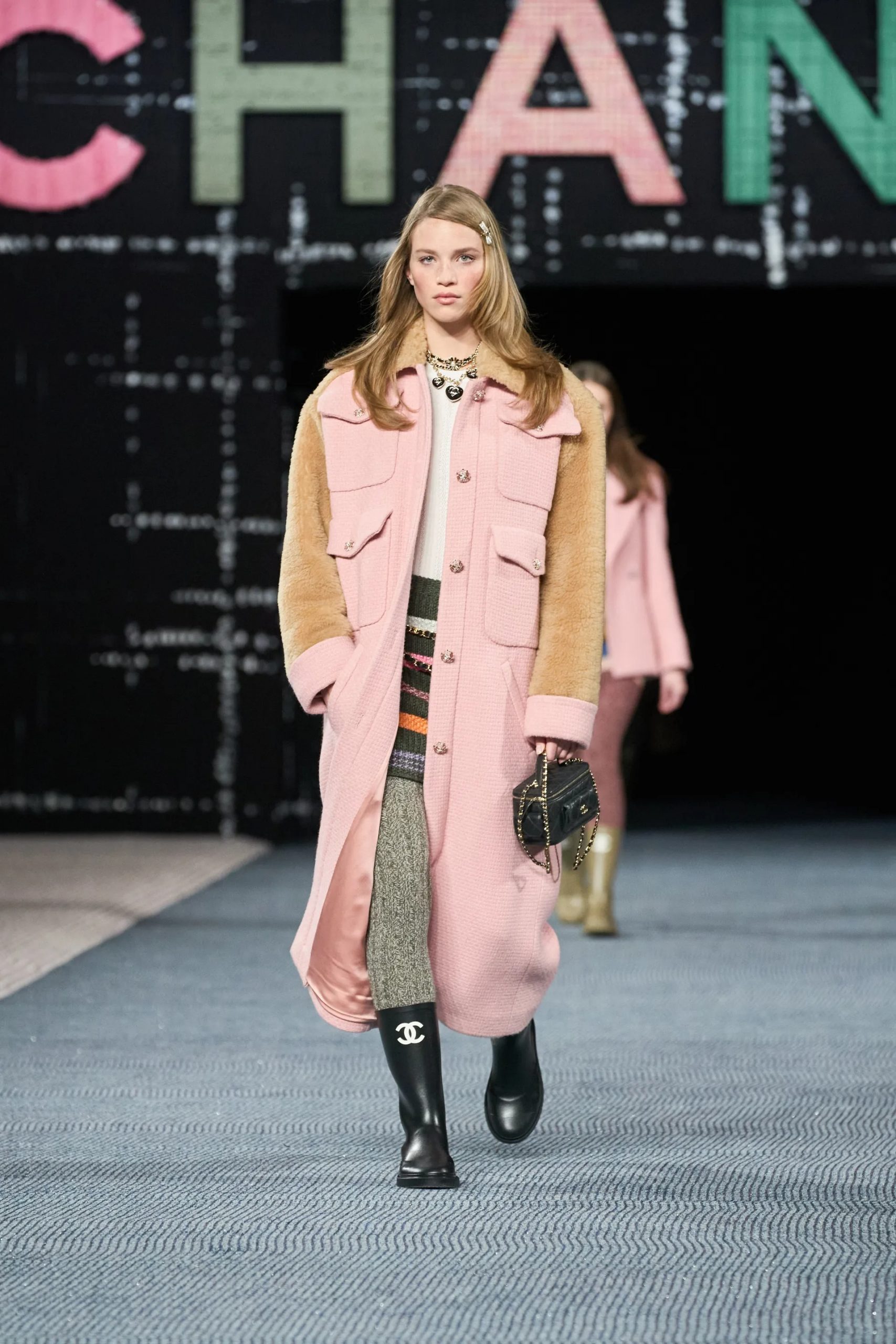 Chanel RTW Thu Đông 2022 look 6