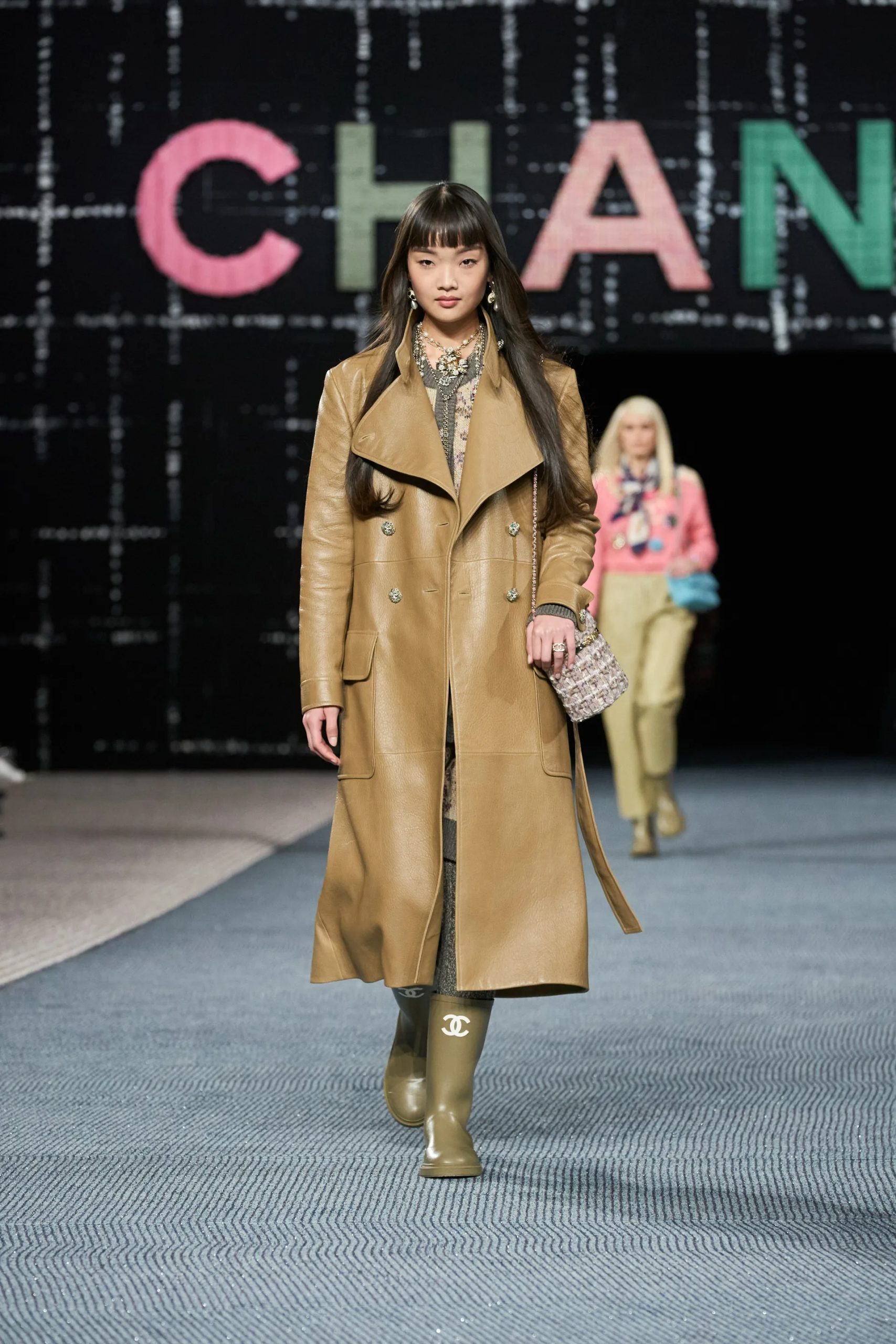 Chanel RTW Thu Đông 2022 look 8