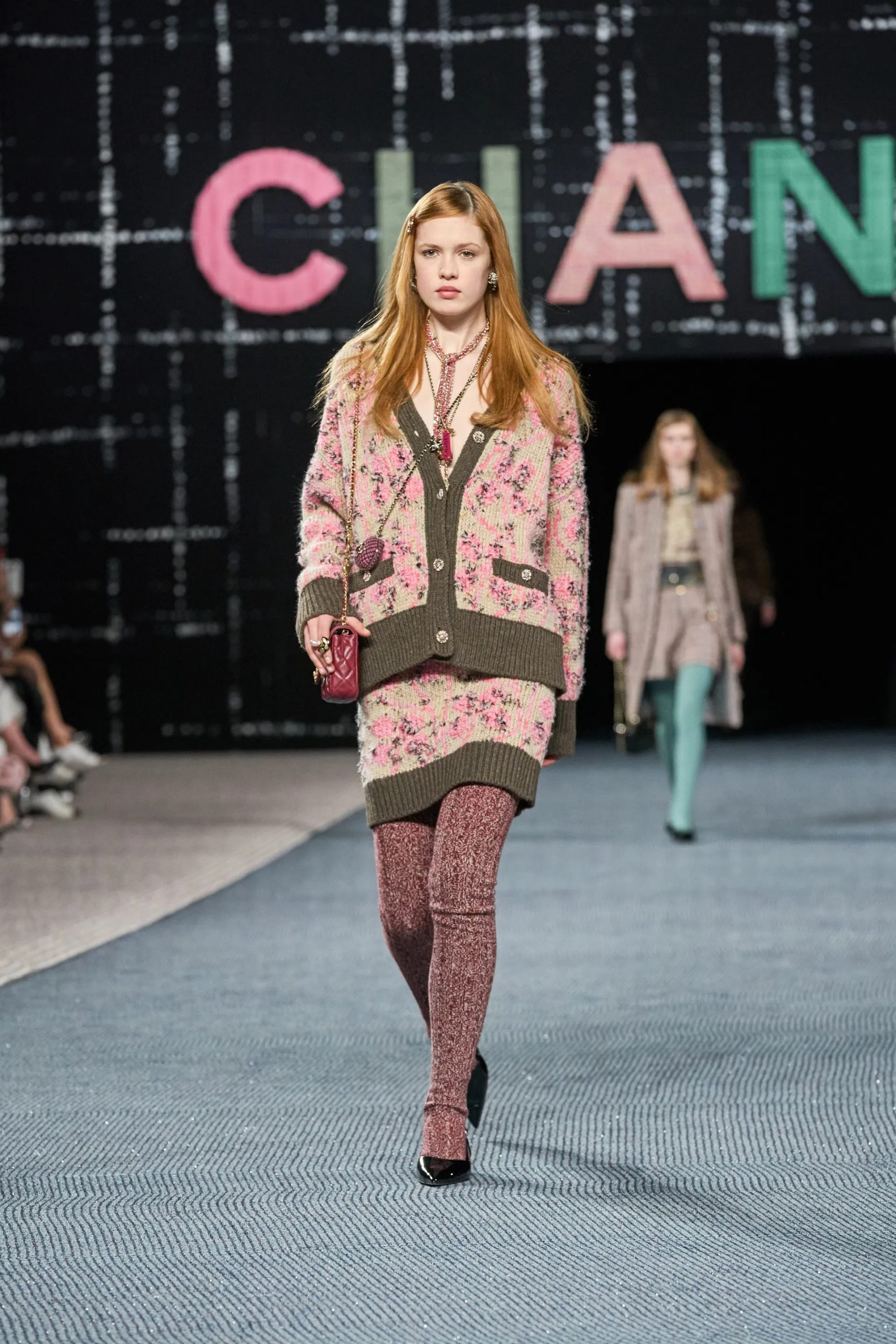 Chanel RTW Thu Đông 2022 look 12