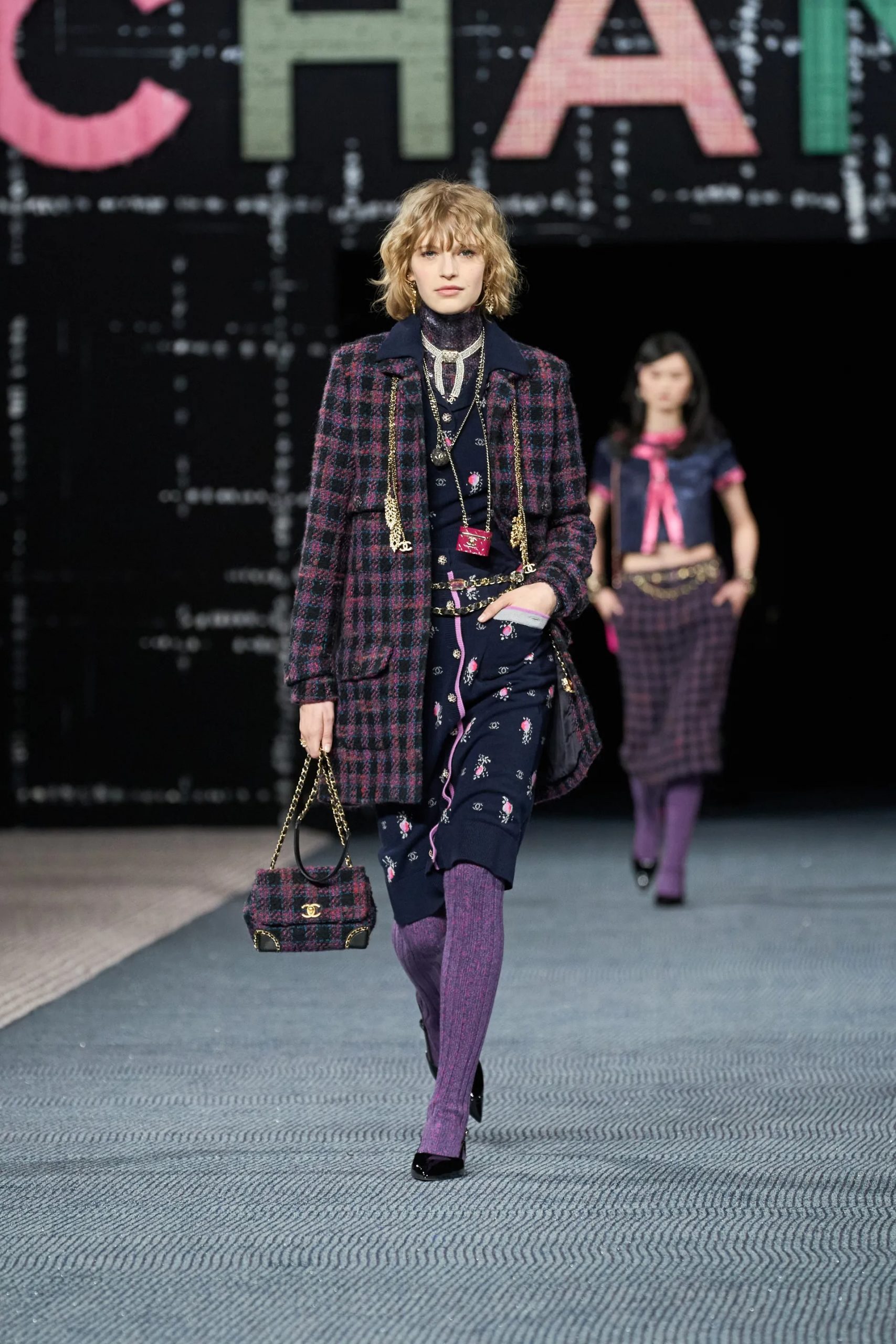Chanel RTW Thu Đông 2022 look 16