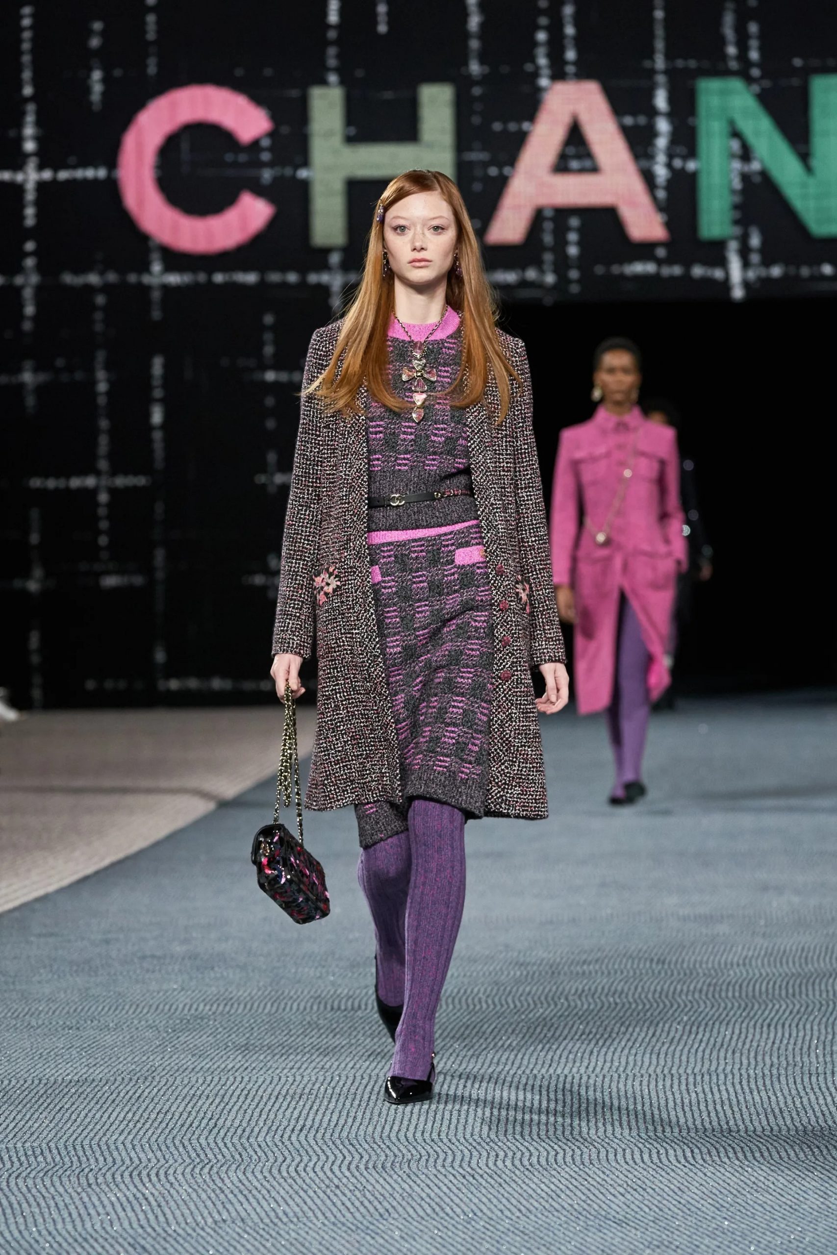 Chanel RTW Thu Đông 2022 look 20
