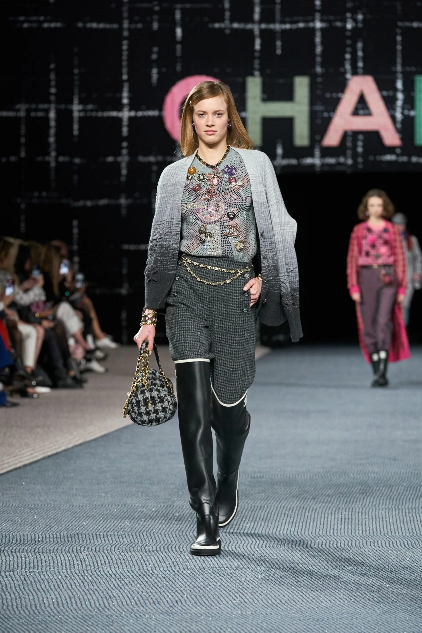 Chanel RTW Thu Đông 2022 look 27