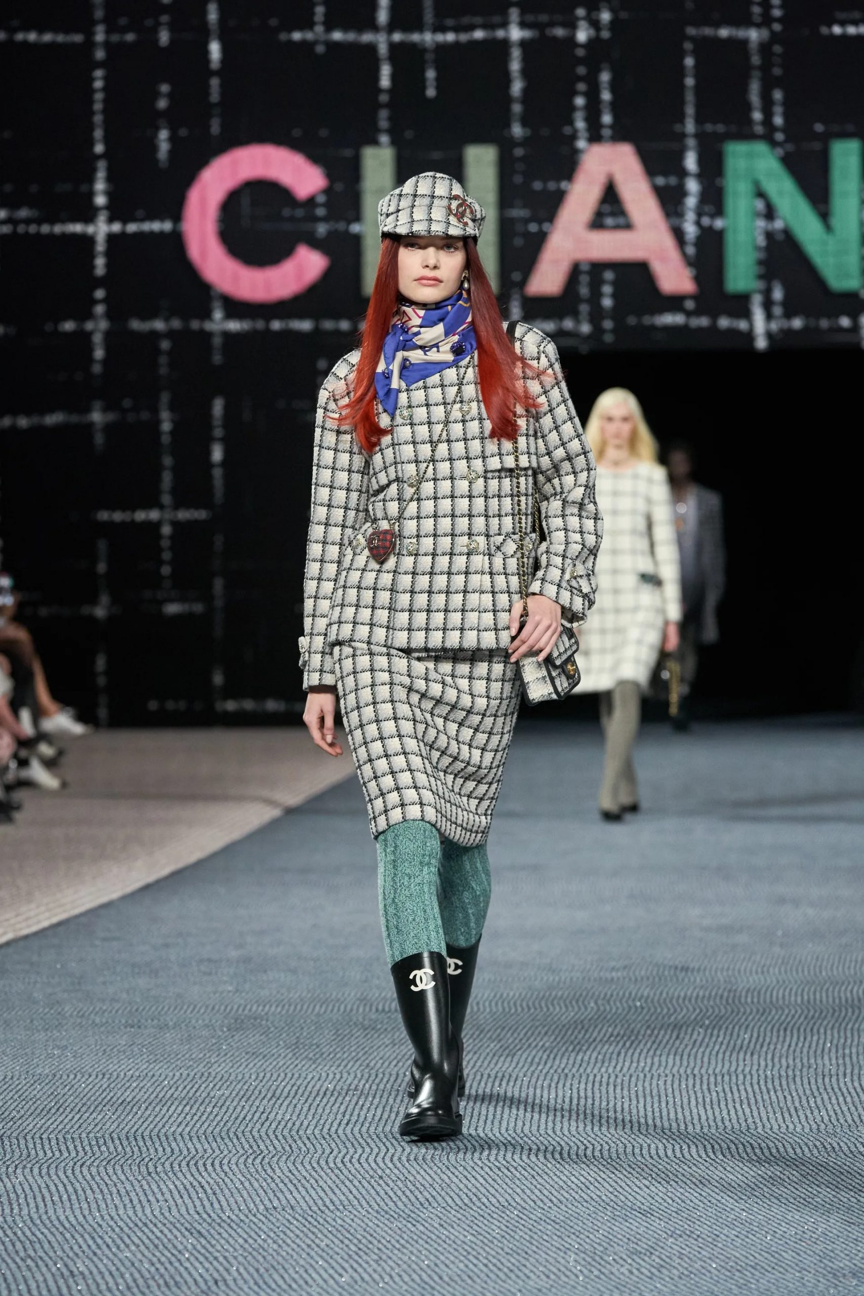 Chanel RTW Thu Đông 2022 look 29