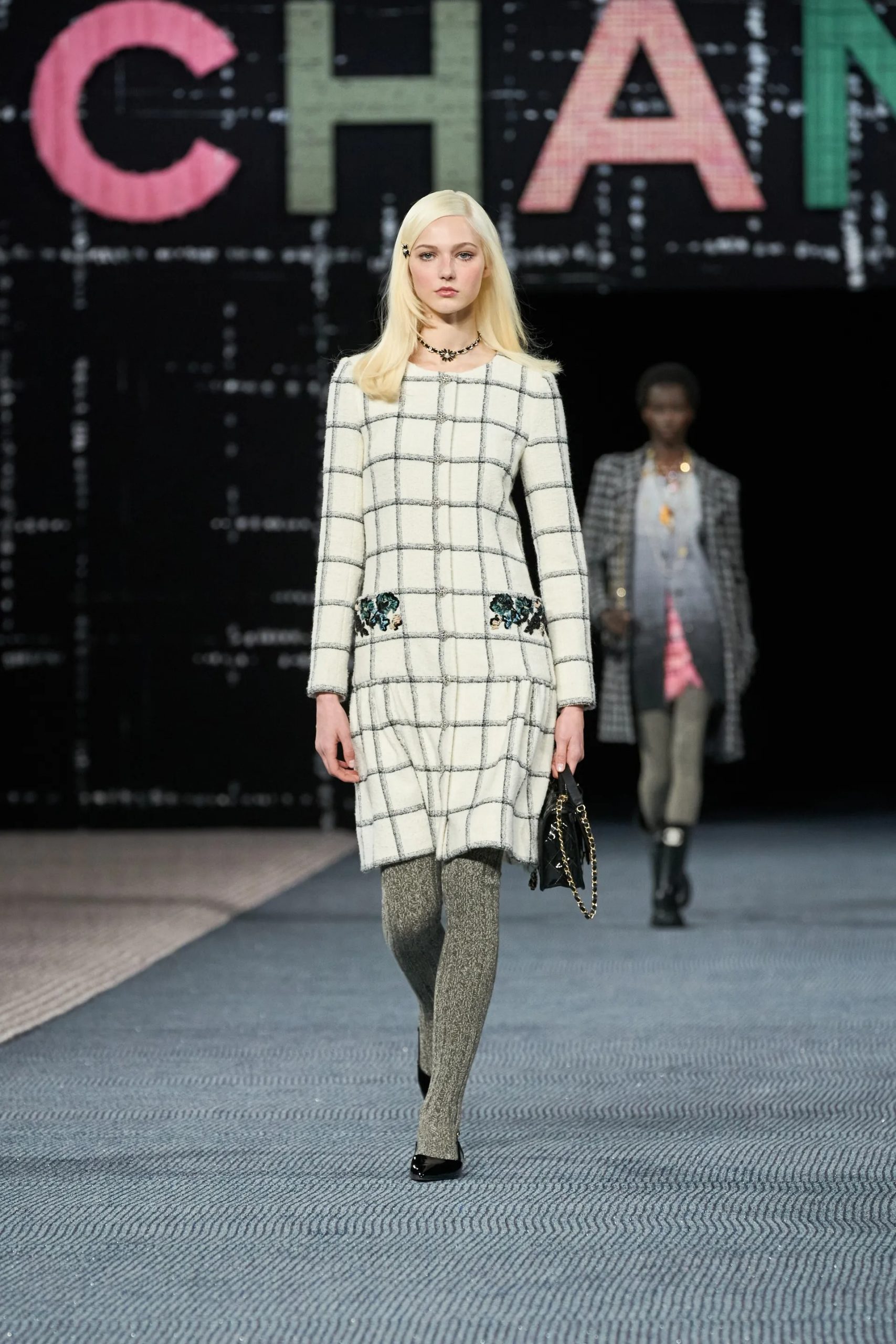 Chanel RTW Thu Đông 2022 look 30