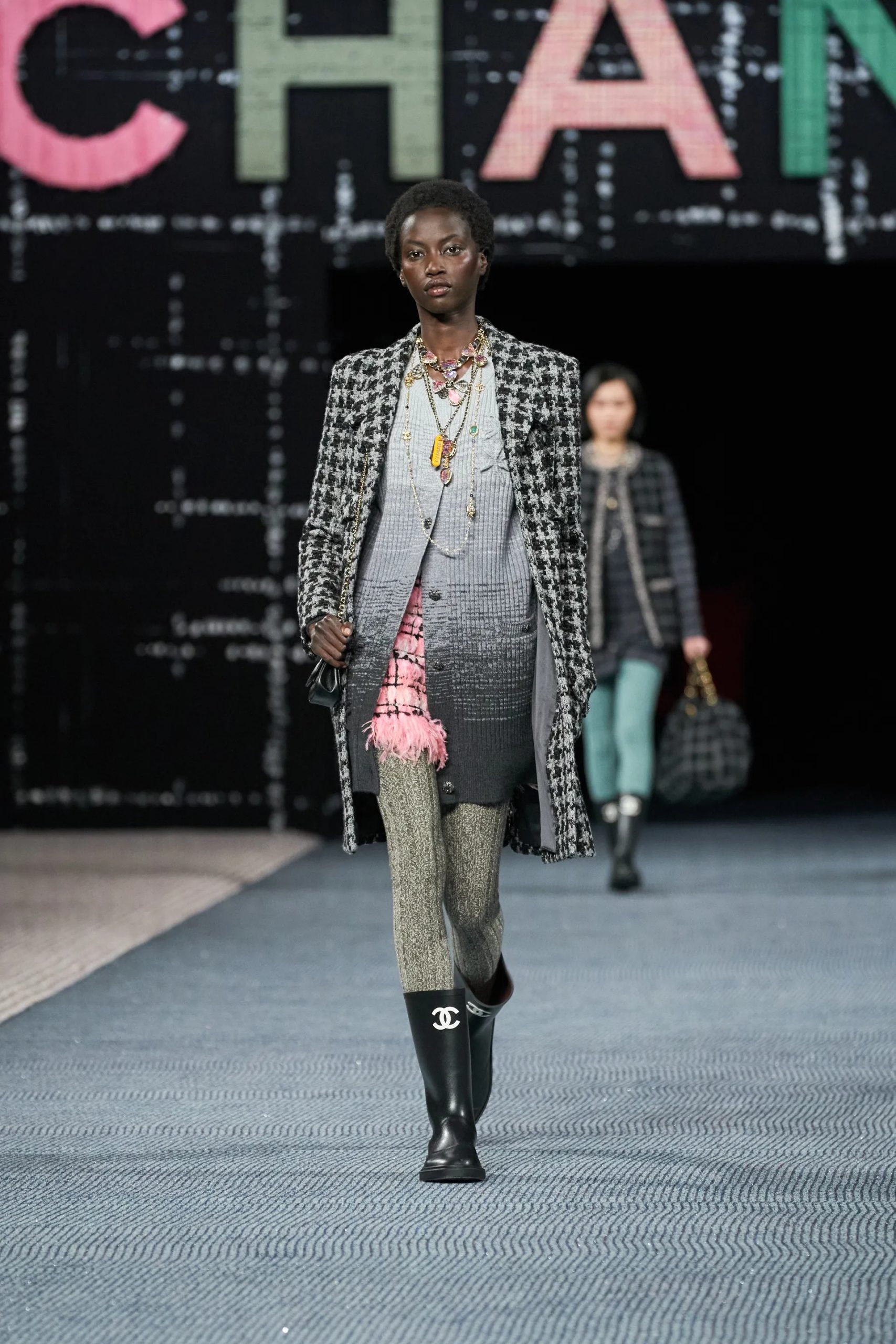 Chanel RTW Thu Đông 2022 look 31