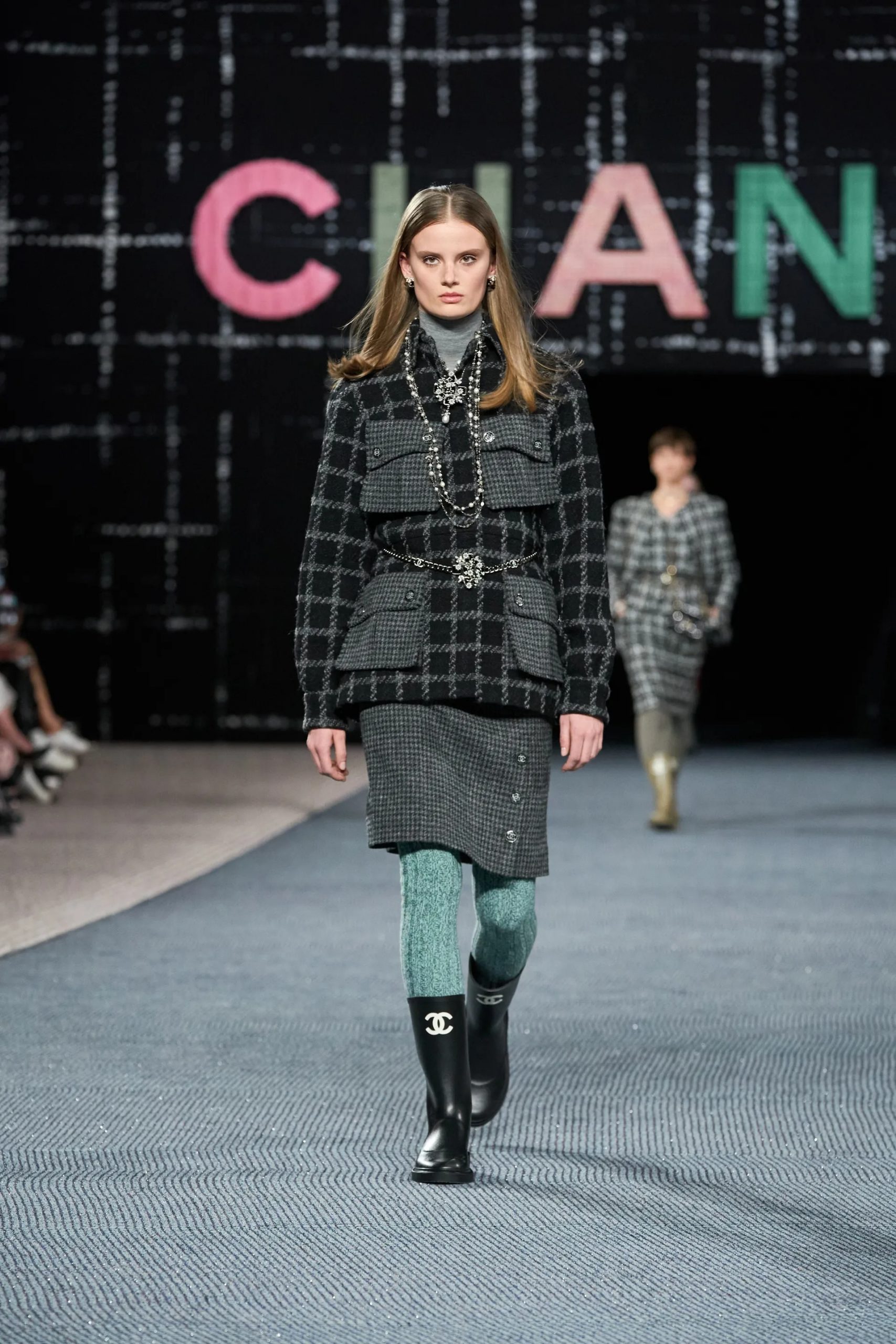 Chanel RTW Thu Đông 2022 look 36