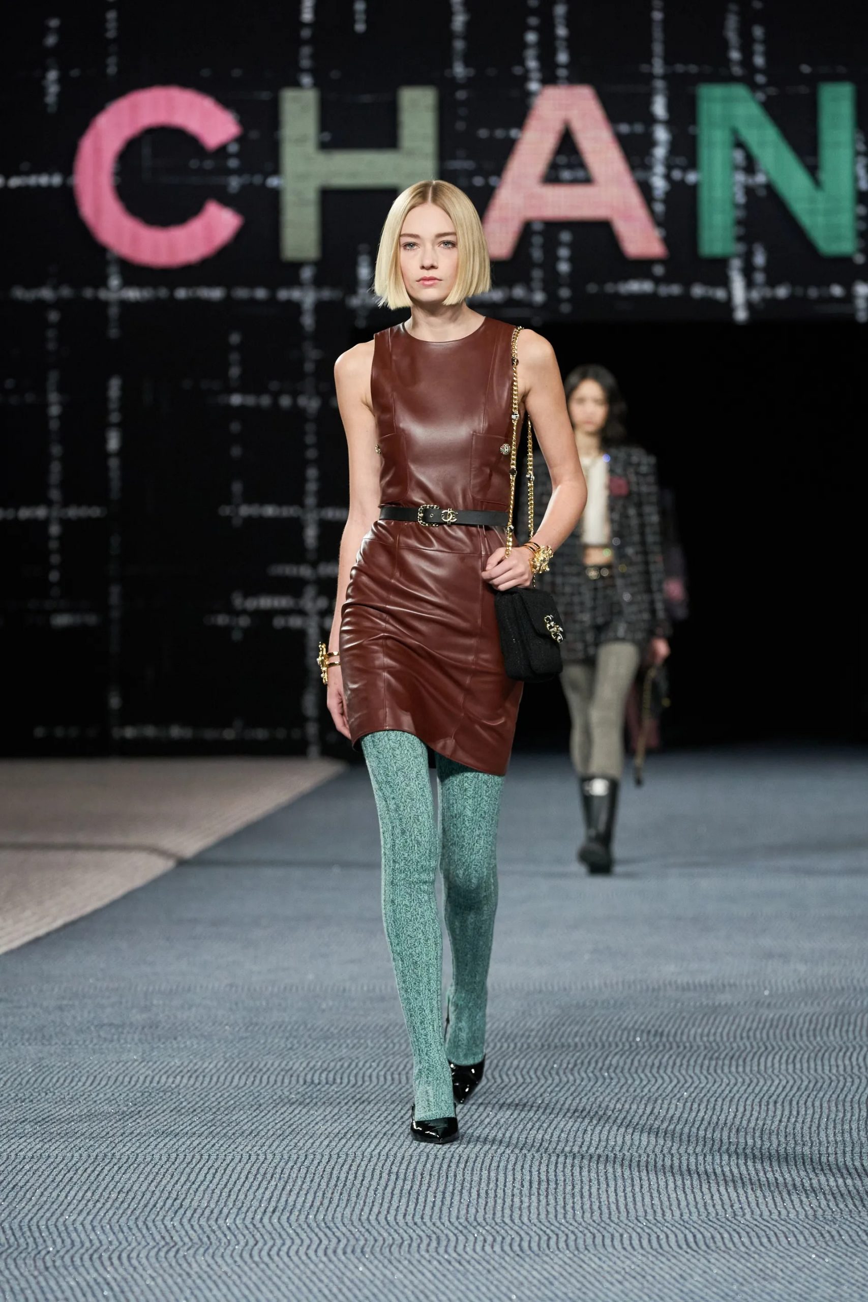 Chanel RTW Thu Đông 2022 look 52