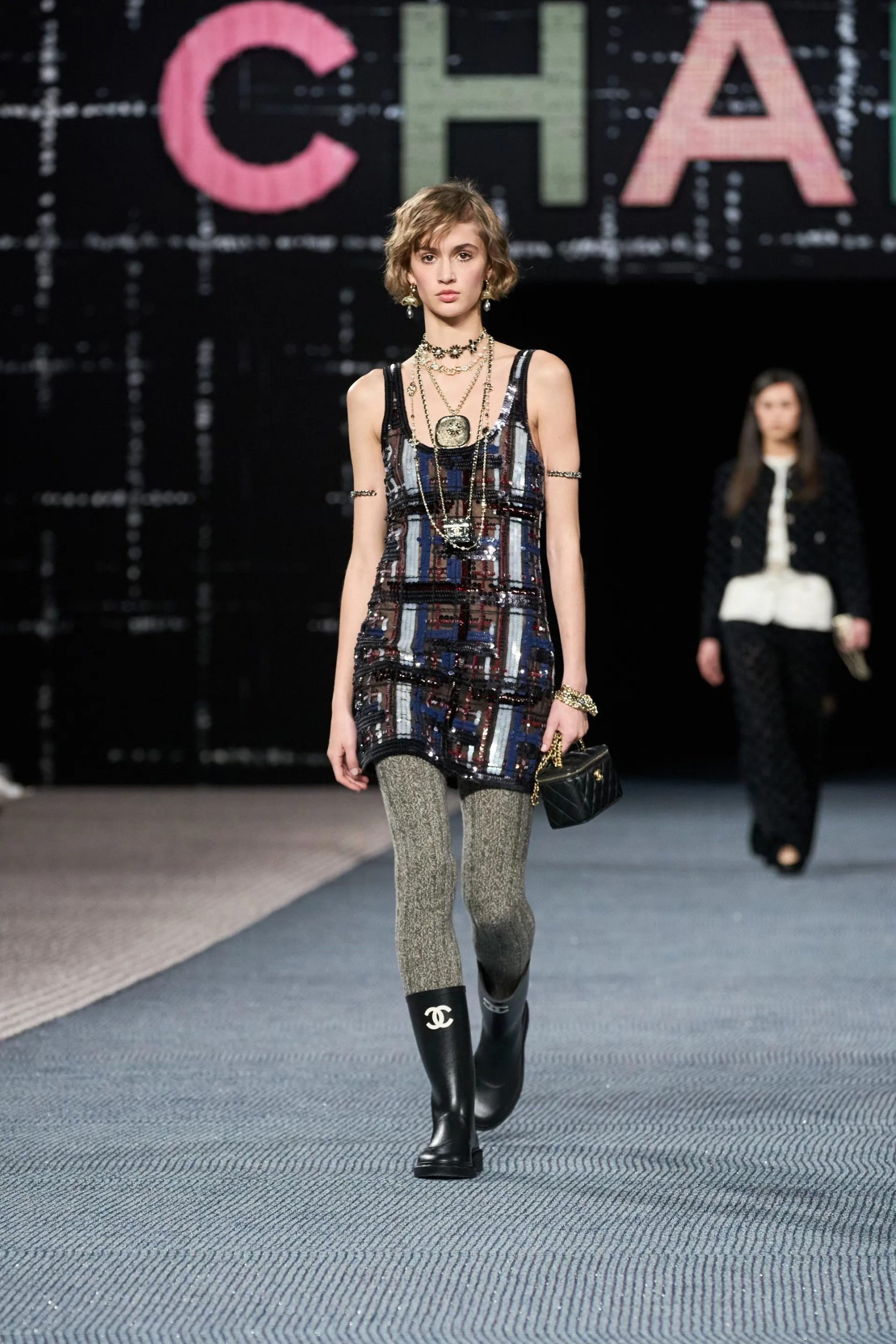Chanel RTW Thu Đông 2022 look 56