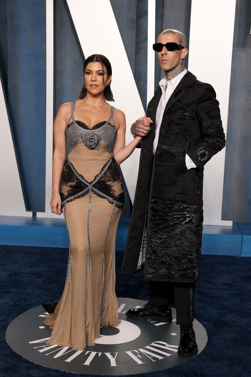 travis baker và kourtney tại hậu tiệc oscar 2022
