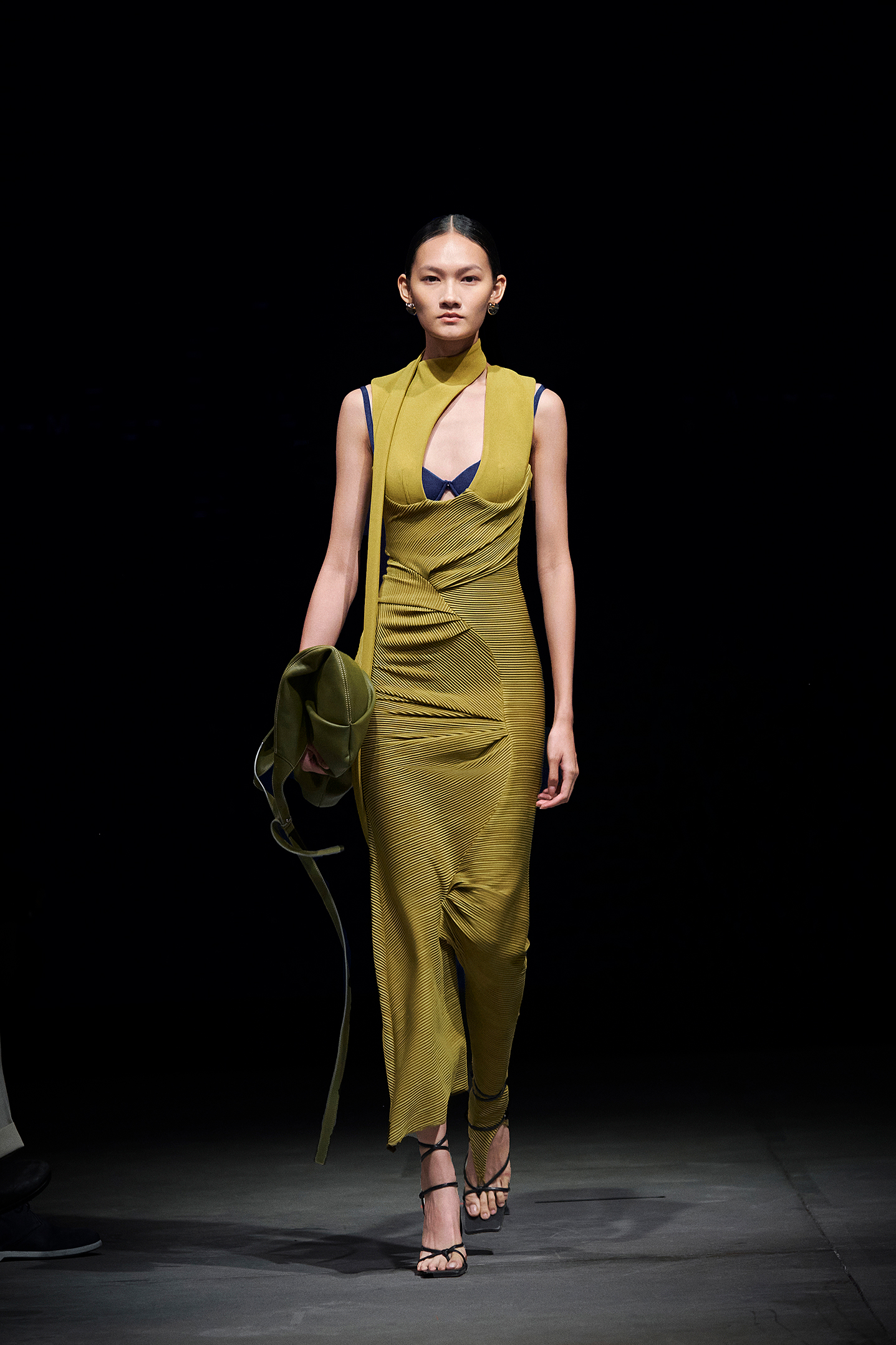 BST INFLOWING của NTK Cường Đàm look 7