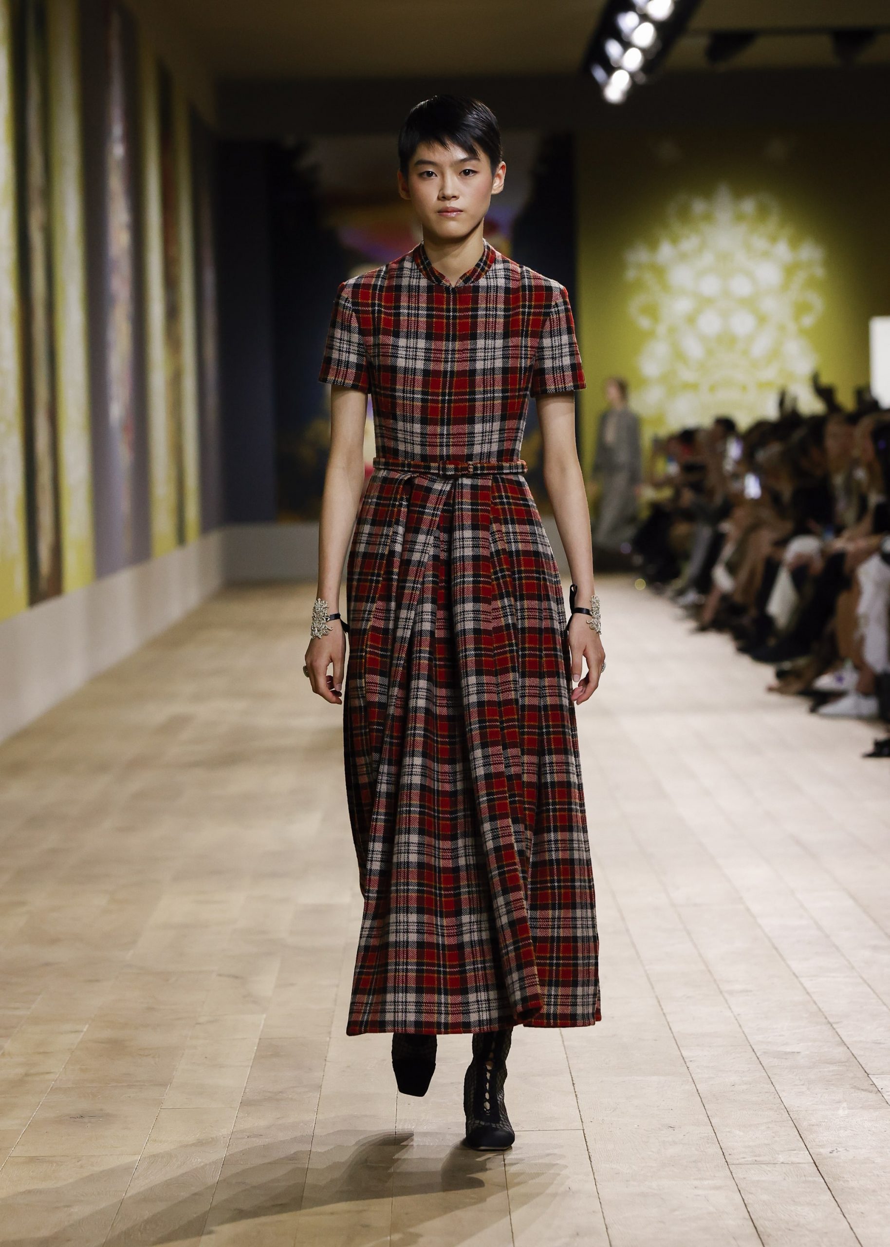 DIOR HAUTE COUTURE AW 2022-2023 LOOK 16