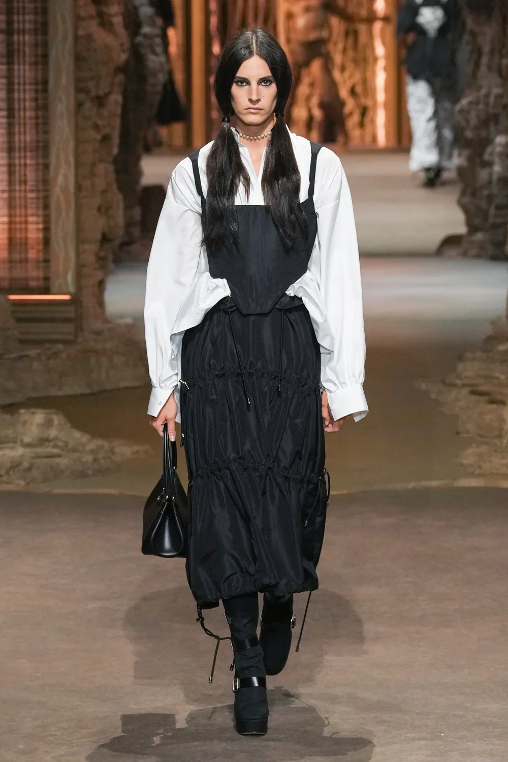 CD xuân hè 2023 look 20