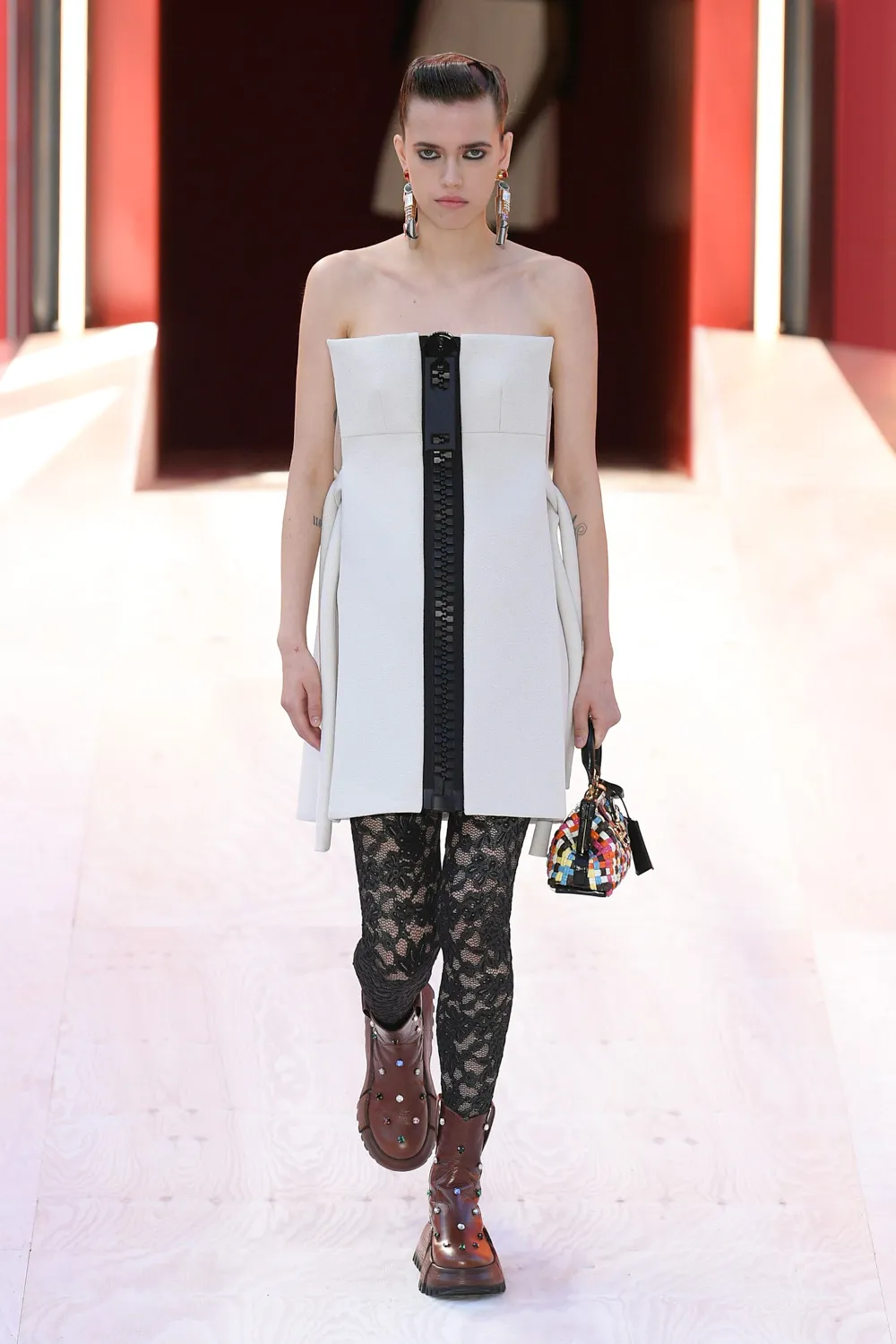 LV rtw xuân hè 2023 look 10