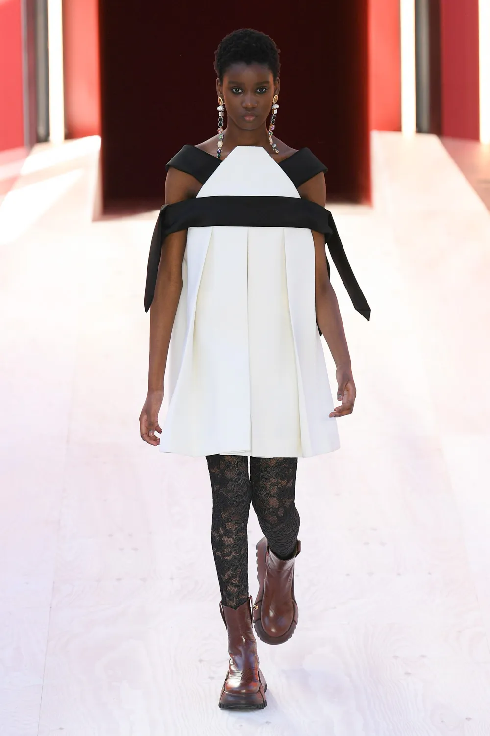LV rtw xuân hè 2023 look 11