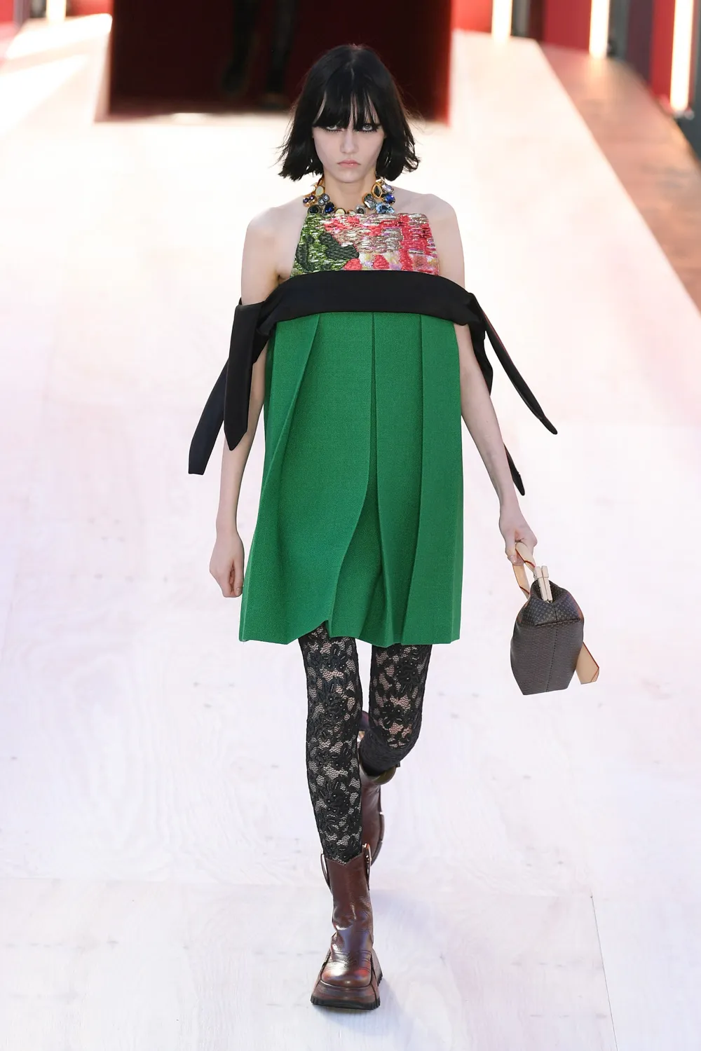 LV rtw xuân hè 2023 look 12
