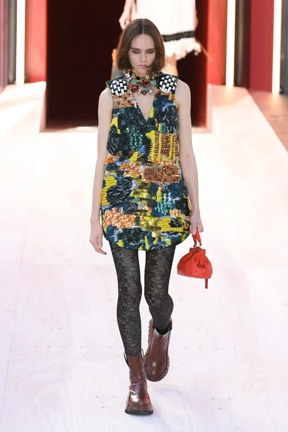 LV rtw xuân hè 2023 look 17