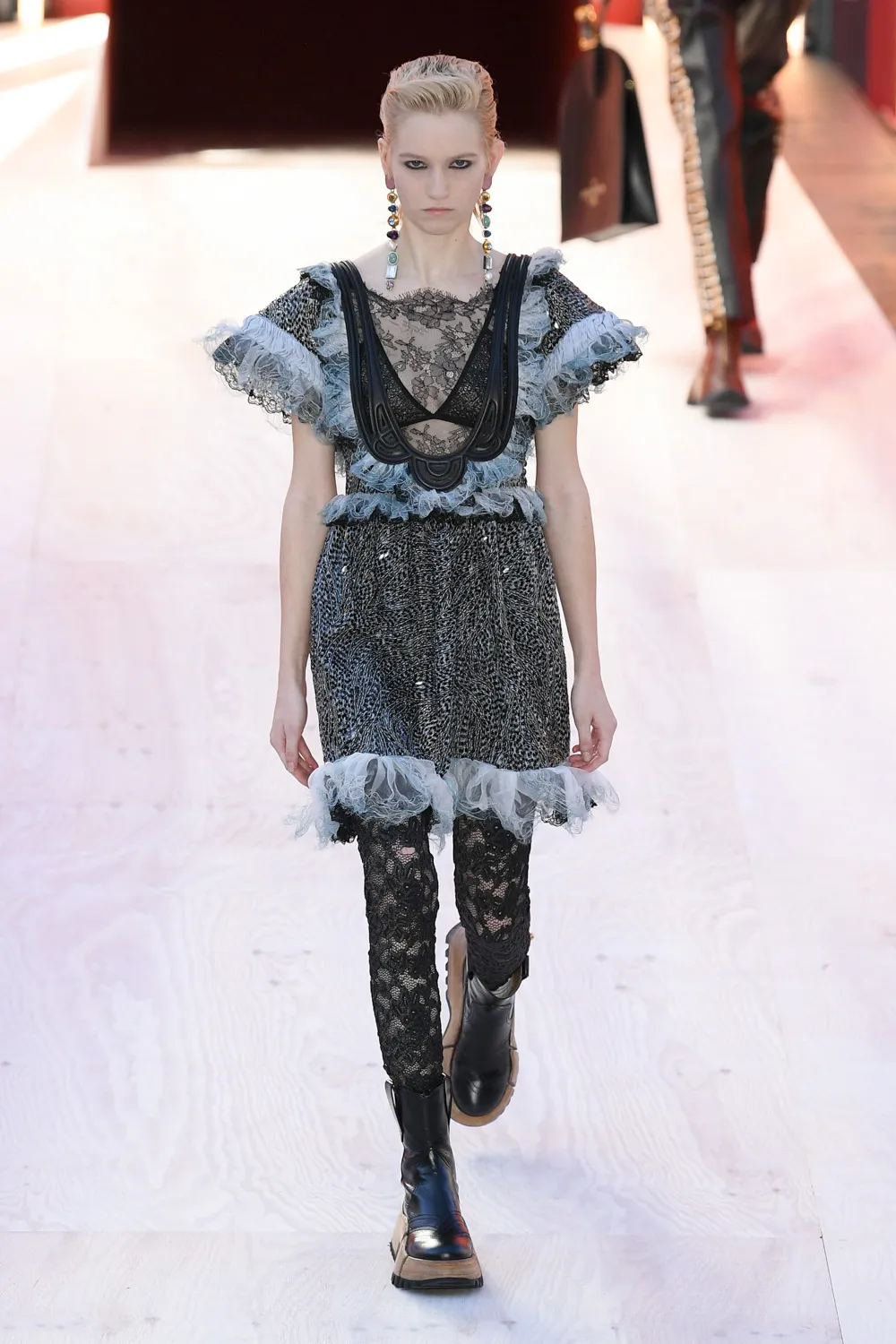 LV rtw xuân hè 2023 look 19