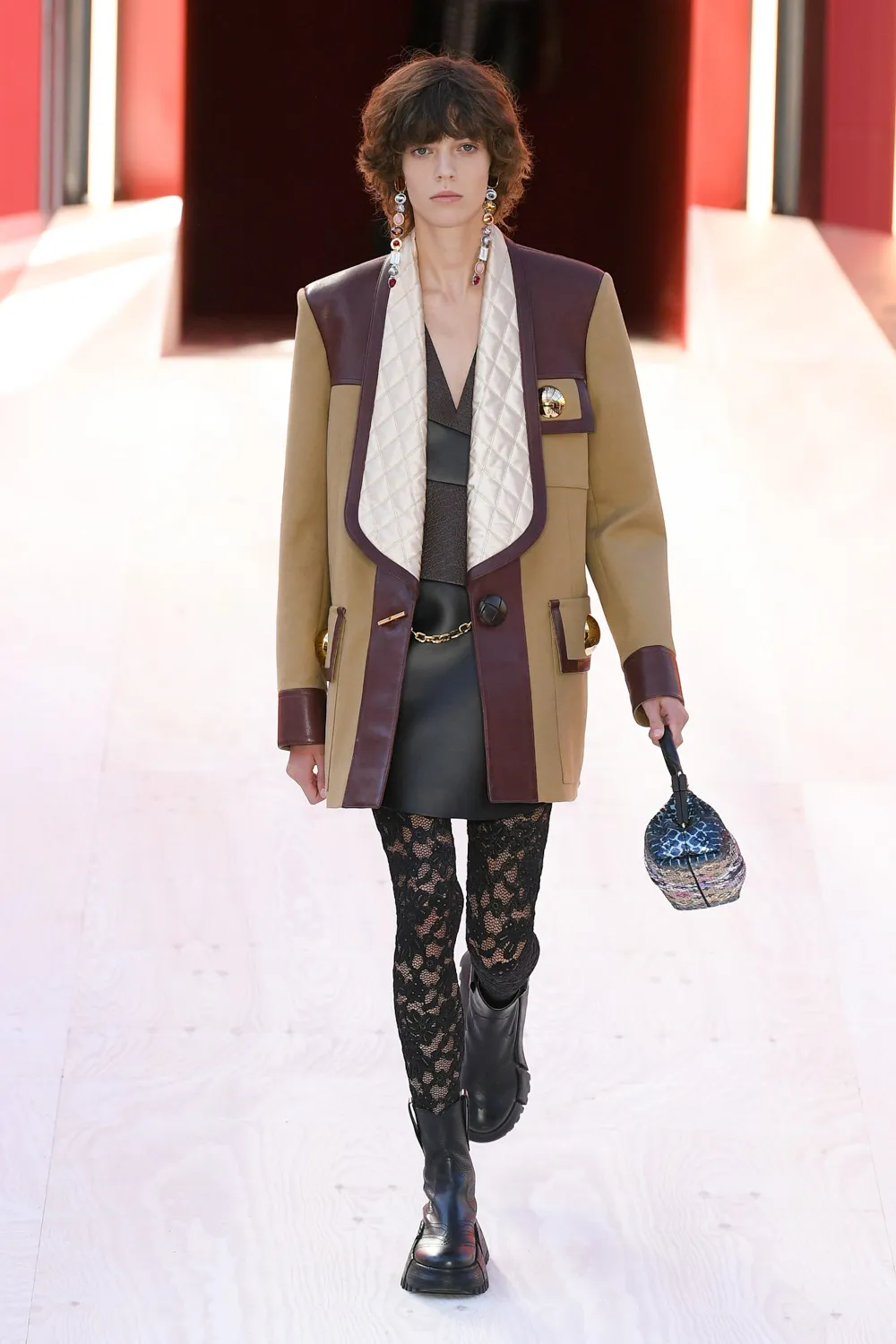 LV rtw xuân hè 2023 look 22