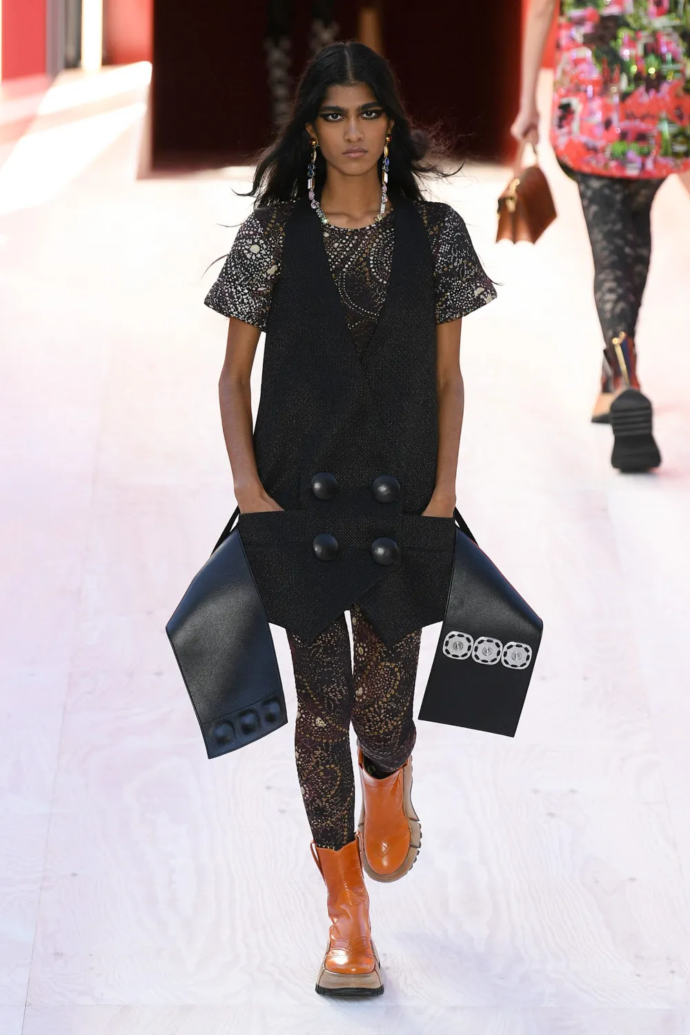 LV rtw xuân hè 2023 look 25
