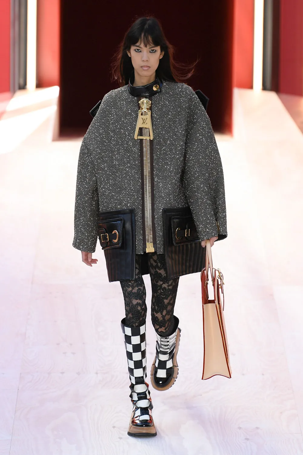 LV rtw xuân hè 2023 look 26