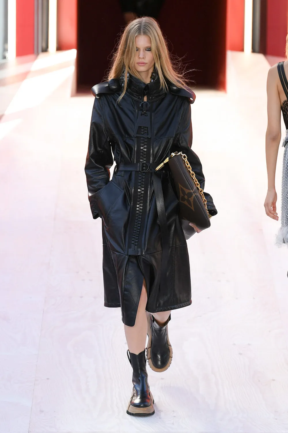 LV rtw xuân hè 2023 look 30