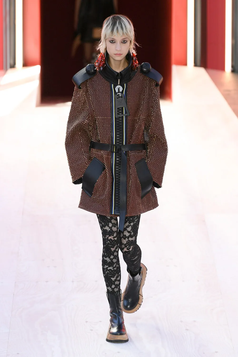 LV rtw xuân hè 2023 look 32