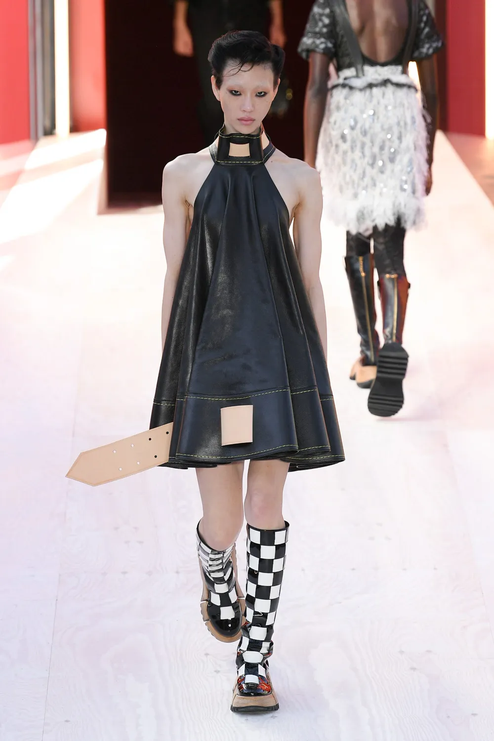 LV rtw xuân hè 2023 look 33