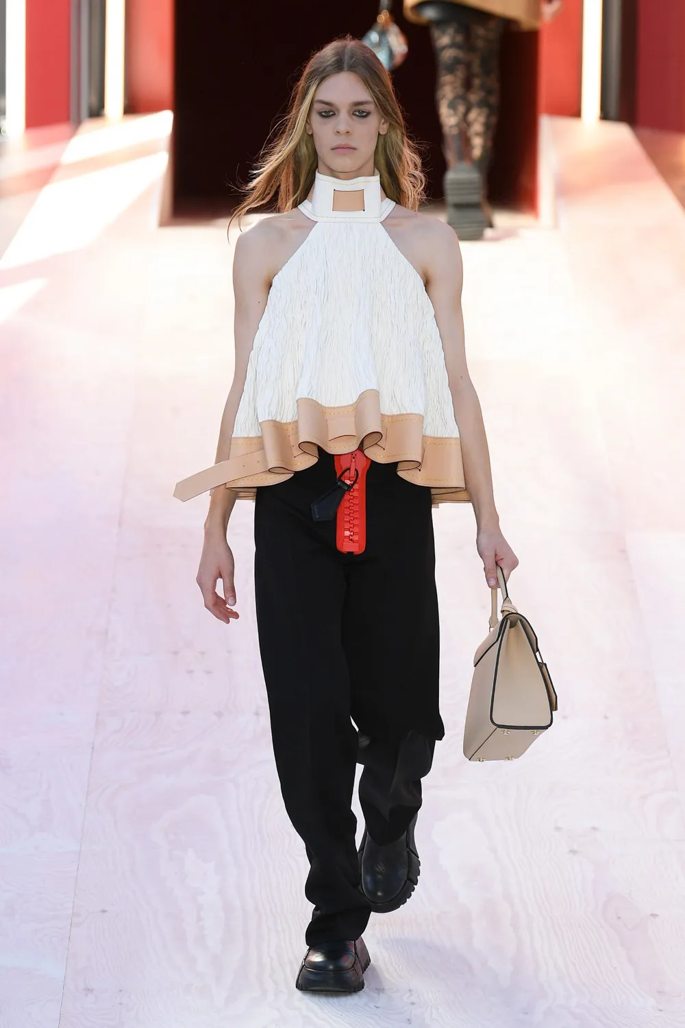 LV rtw xuân hè 2023 look 35
