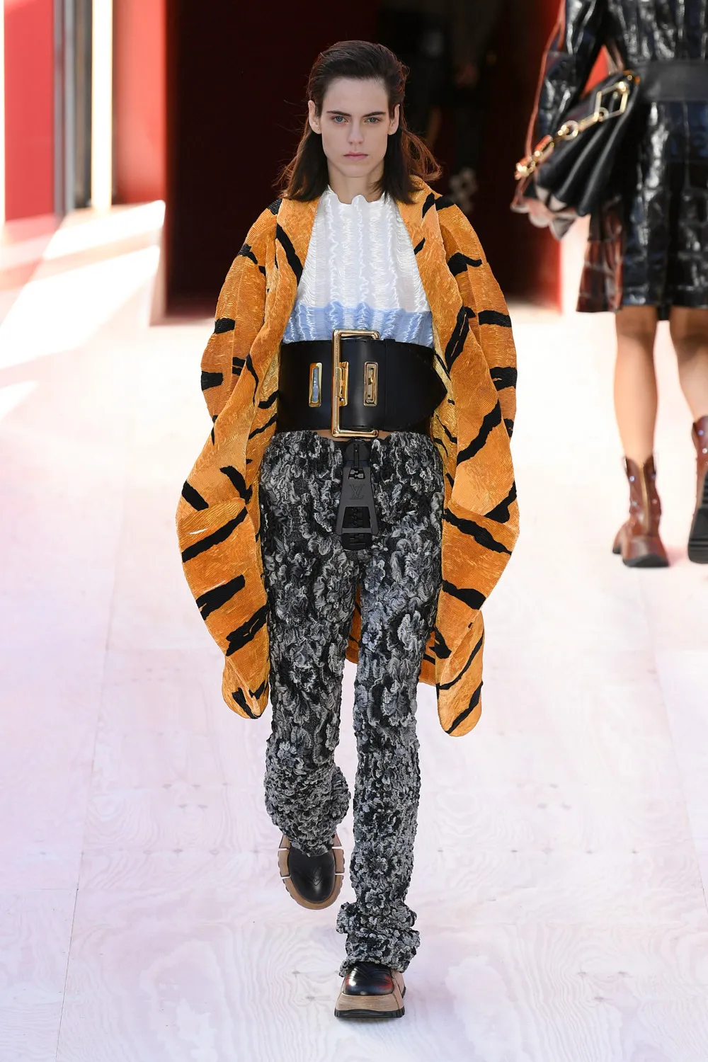 LV rtw xuân hè 2023 look 40