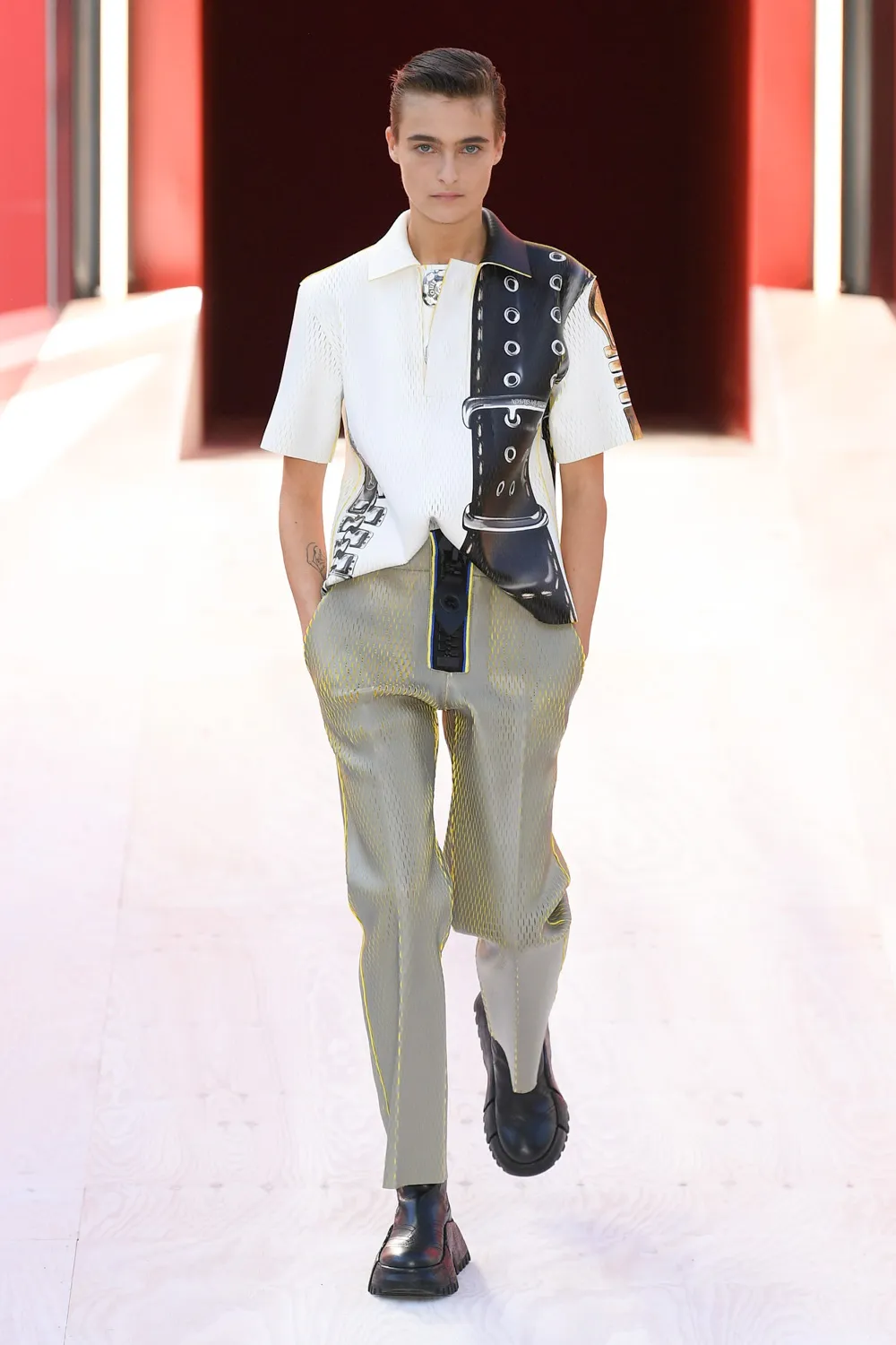 LV rtw xuân hè 2023 look 8