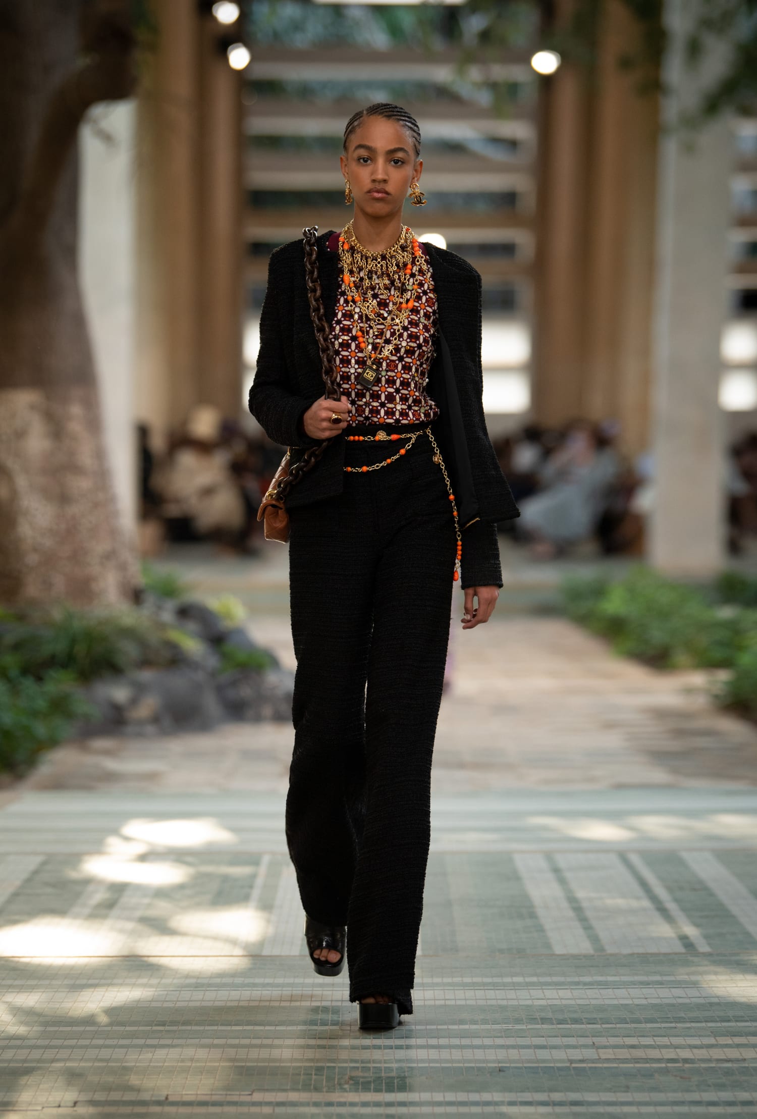 CHANEL Métiers d’art DAKAR 2022/23 look 4