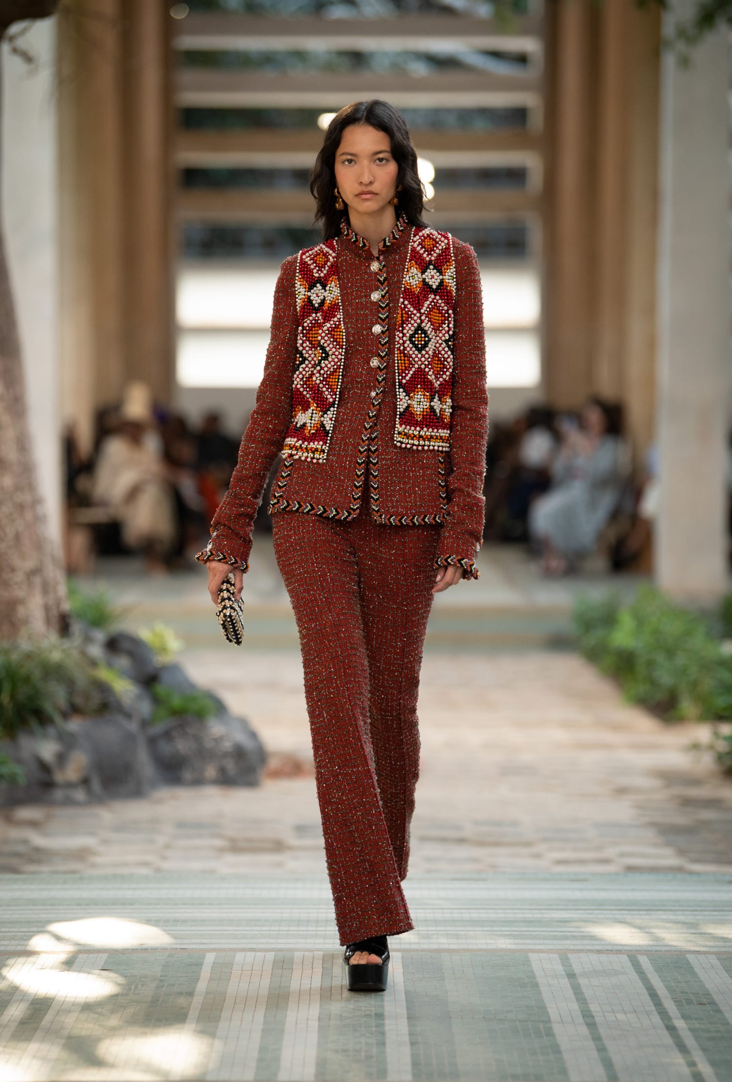 CHANEL Métiers d’art DAKAR 2022/23 look 10