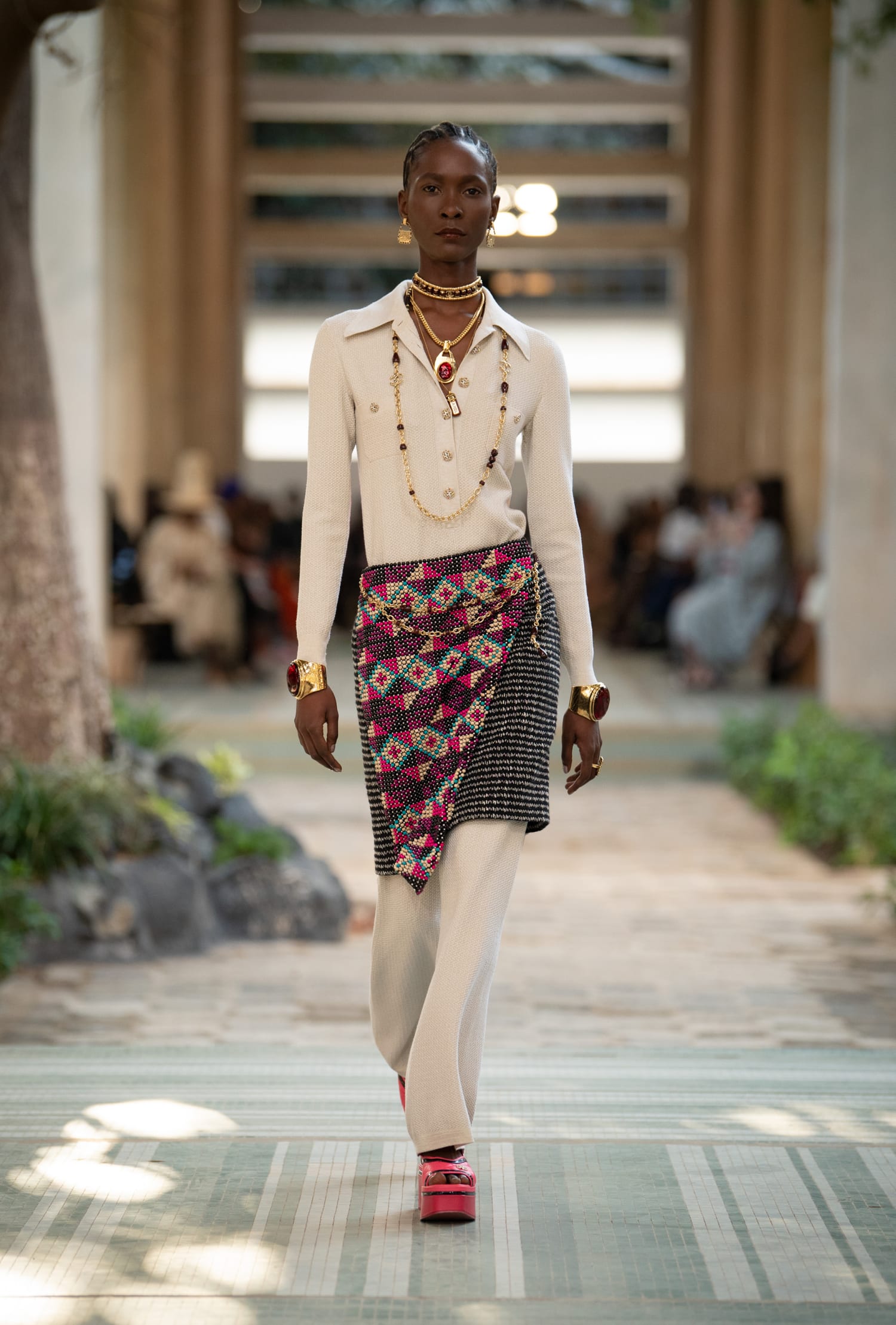 CHANEL Métiers d’art DAKAR 2022/23 look 11