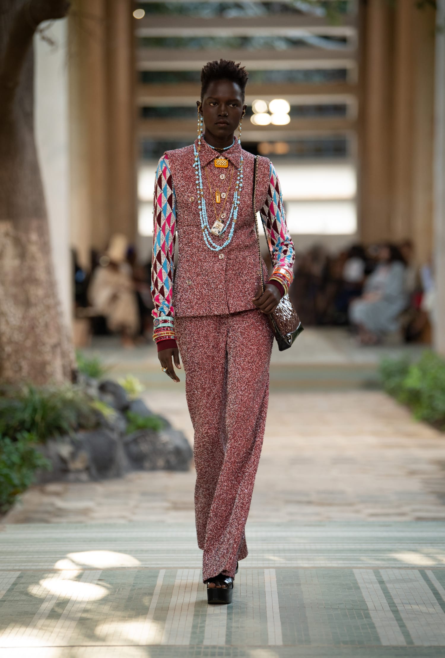 CHANEL Métiers d’art DAKAR 2022/23 look 12
