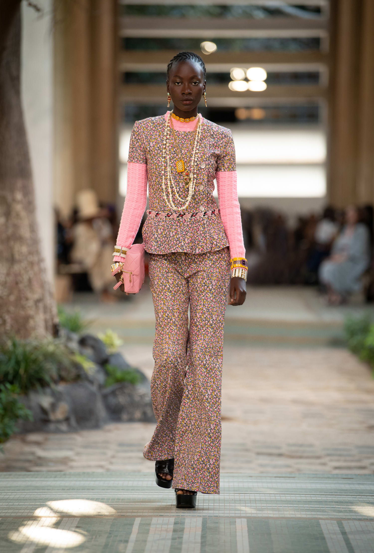 CHANEL Métiers d’art DAKAR 2022/23 look 13