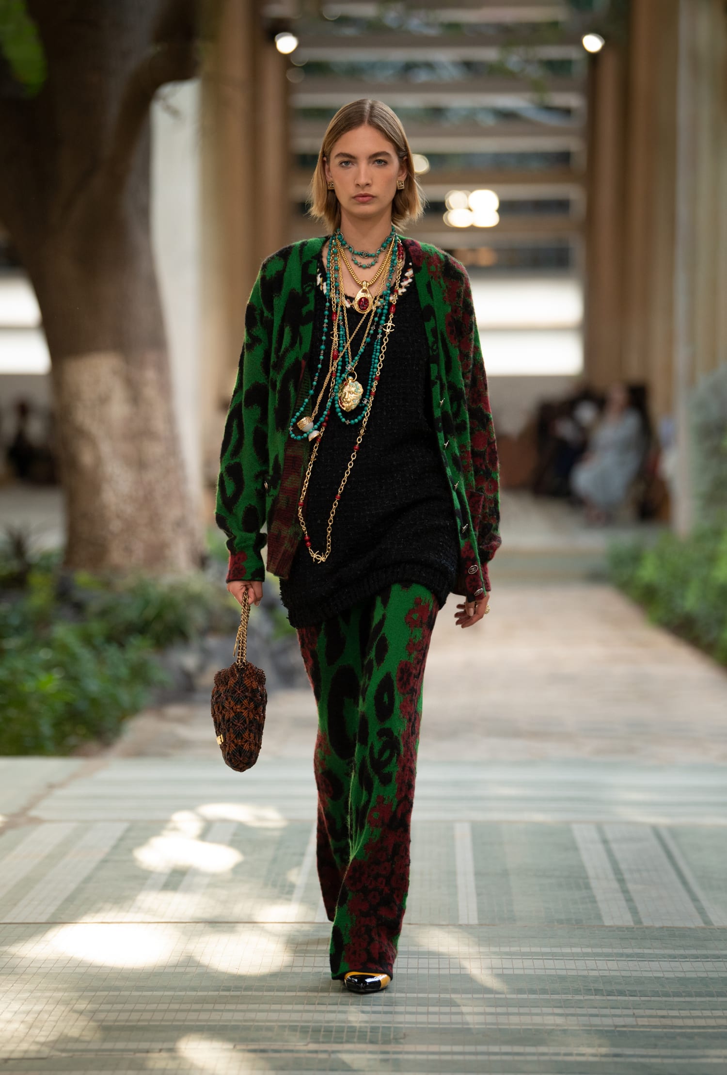 CHANEL Métiers d’art DAKAR 2022/23 look 19