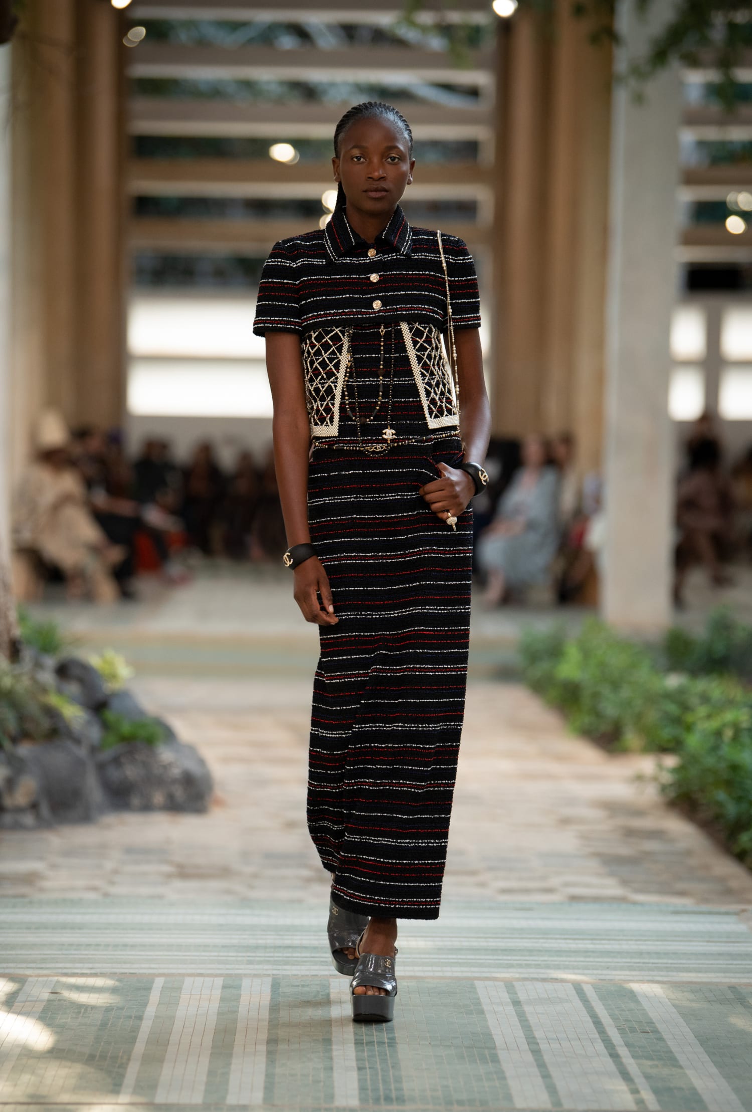 CHANEL Métiers d’art DAKAR 2022/23 look 27