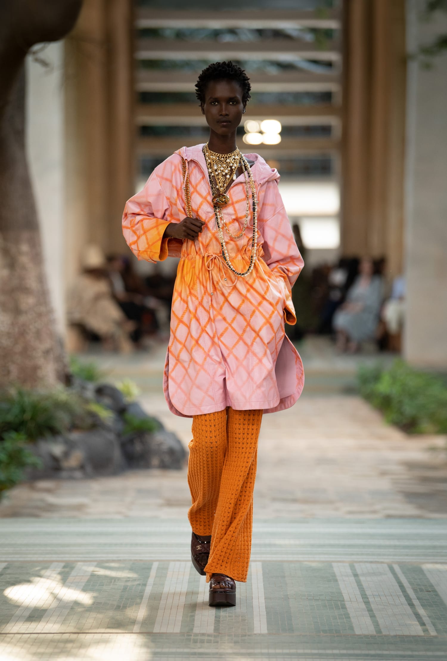 CHANEL Métiers d’art DAKAR 2022 23 look 31