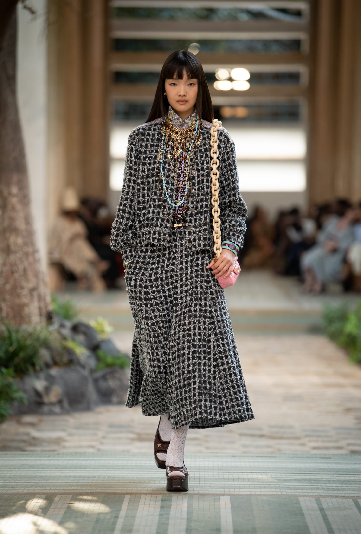 CHANEL Métiers d’art DAKAR 2022 23 look 33