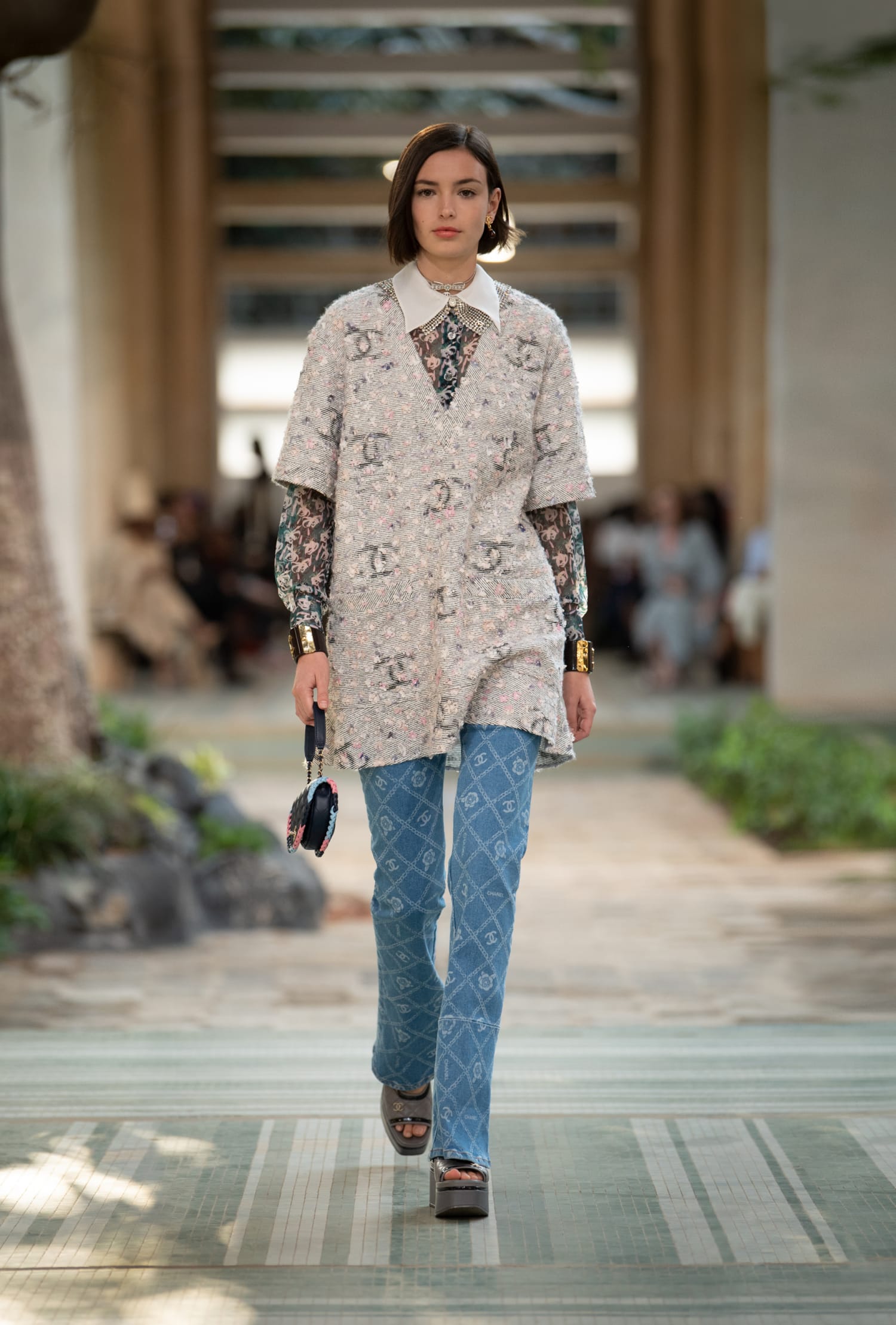 CHANEL Métiers d’art DAKAR 2022 23 look 35