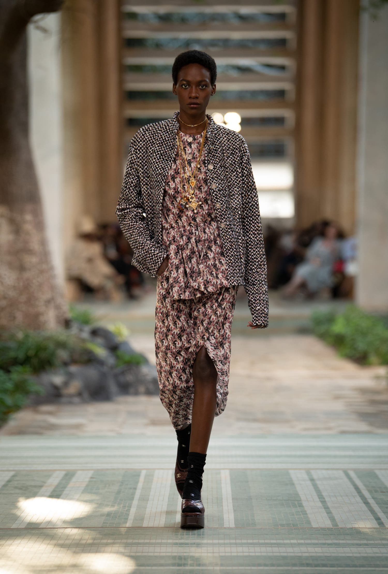 CHANEL Métiers d’art DAKAR 2023 look 49